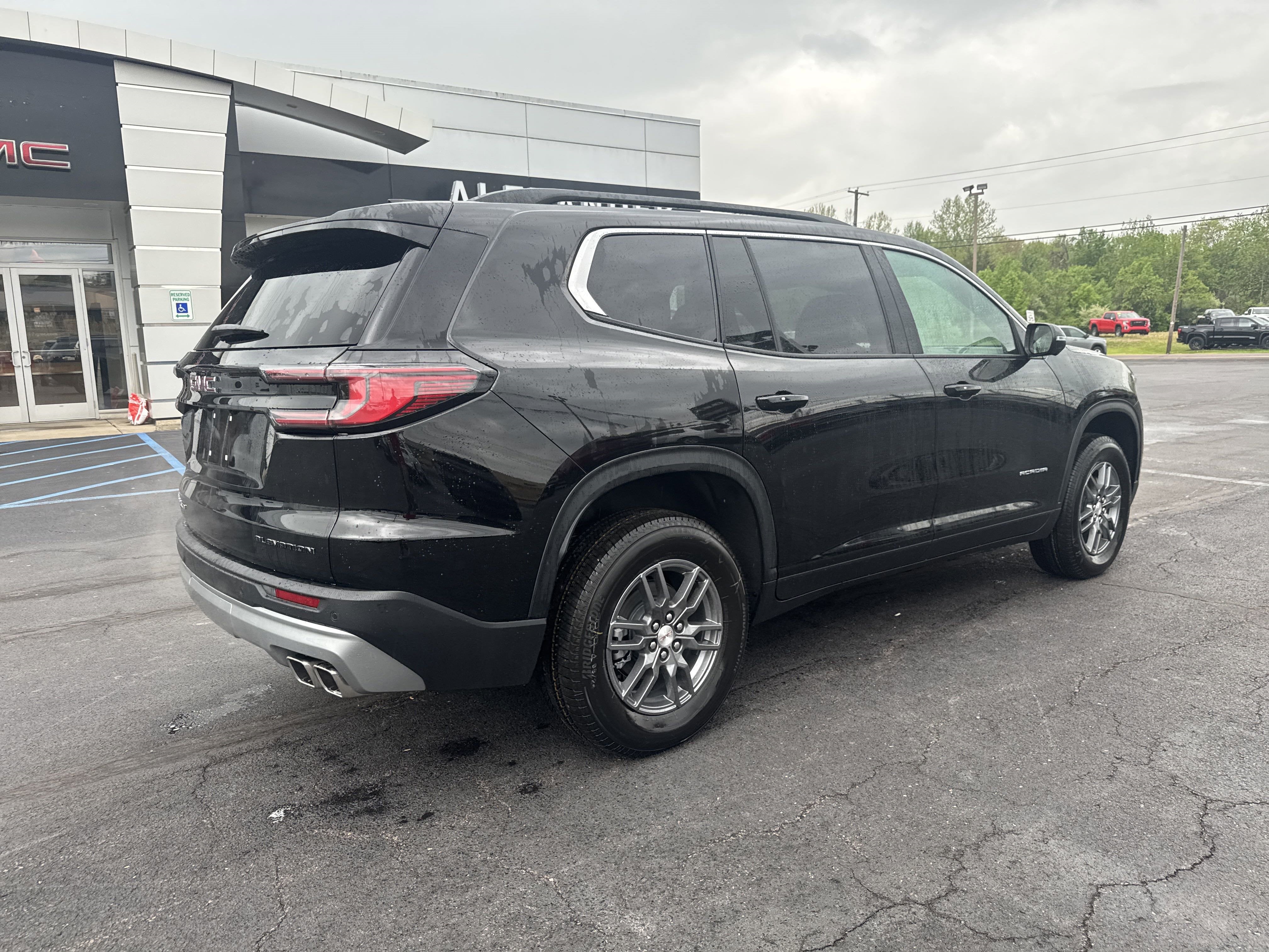 2025 GMC Acadia Elevation