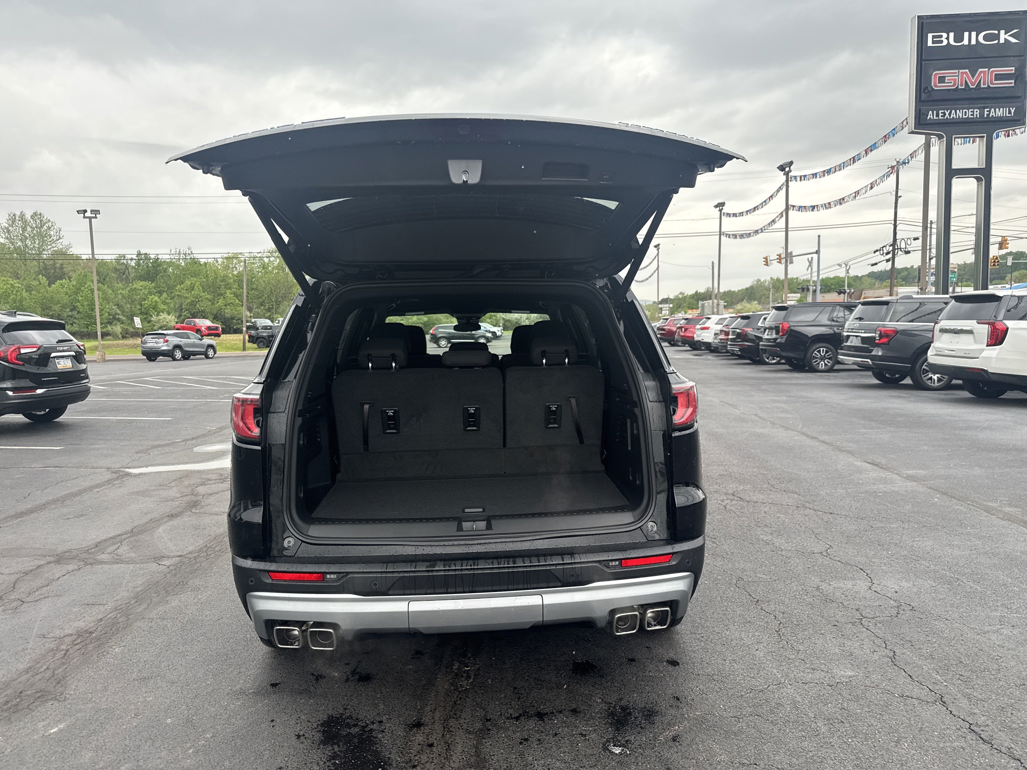2025 GMC Acadia Elevation
