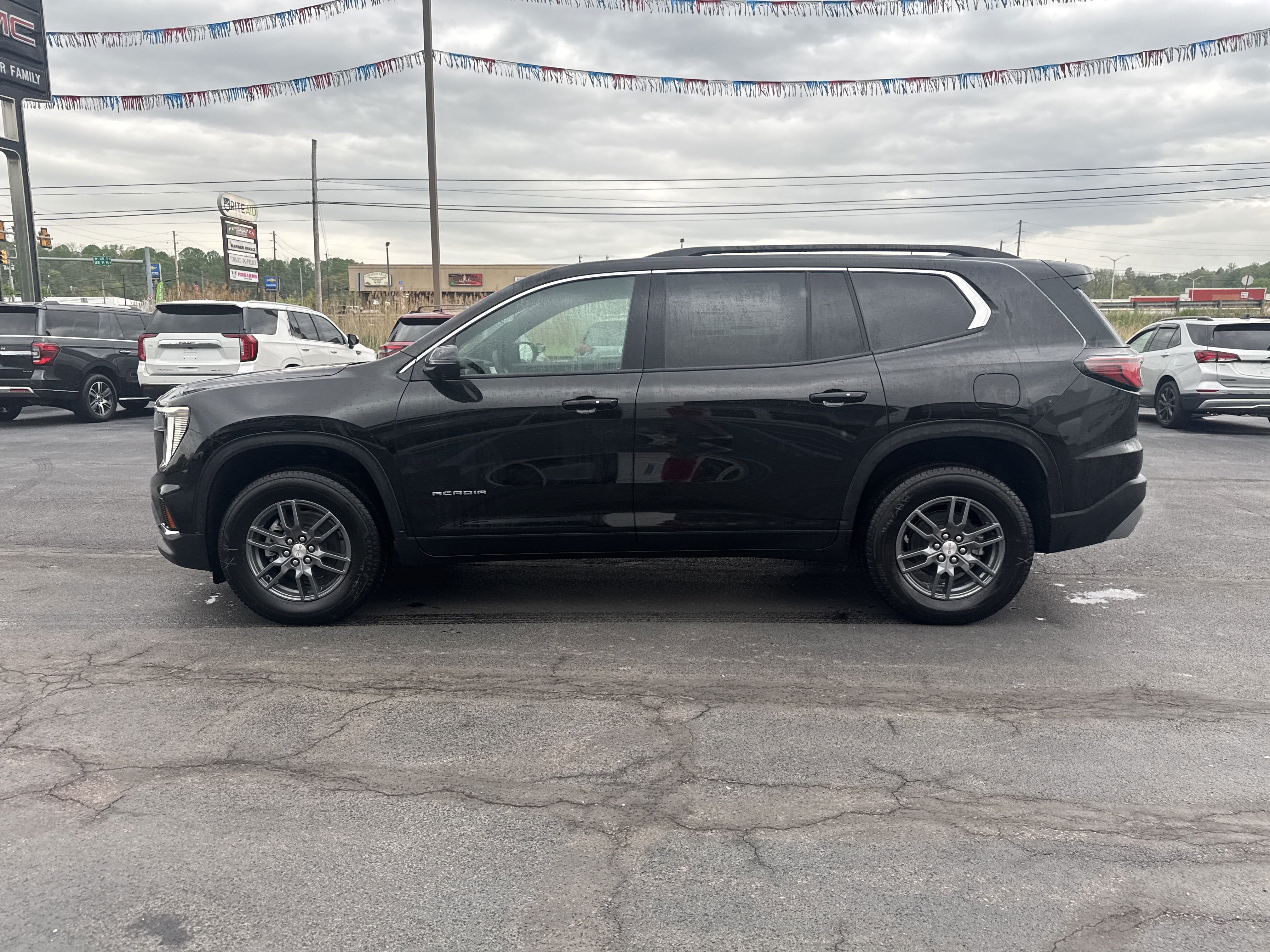 2025 GMC Acadia Elevation