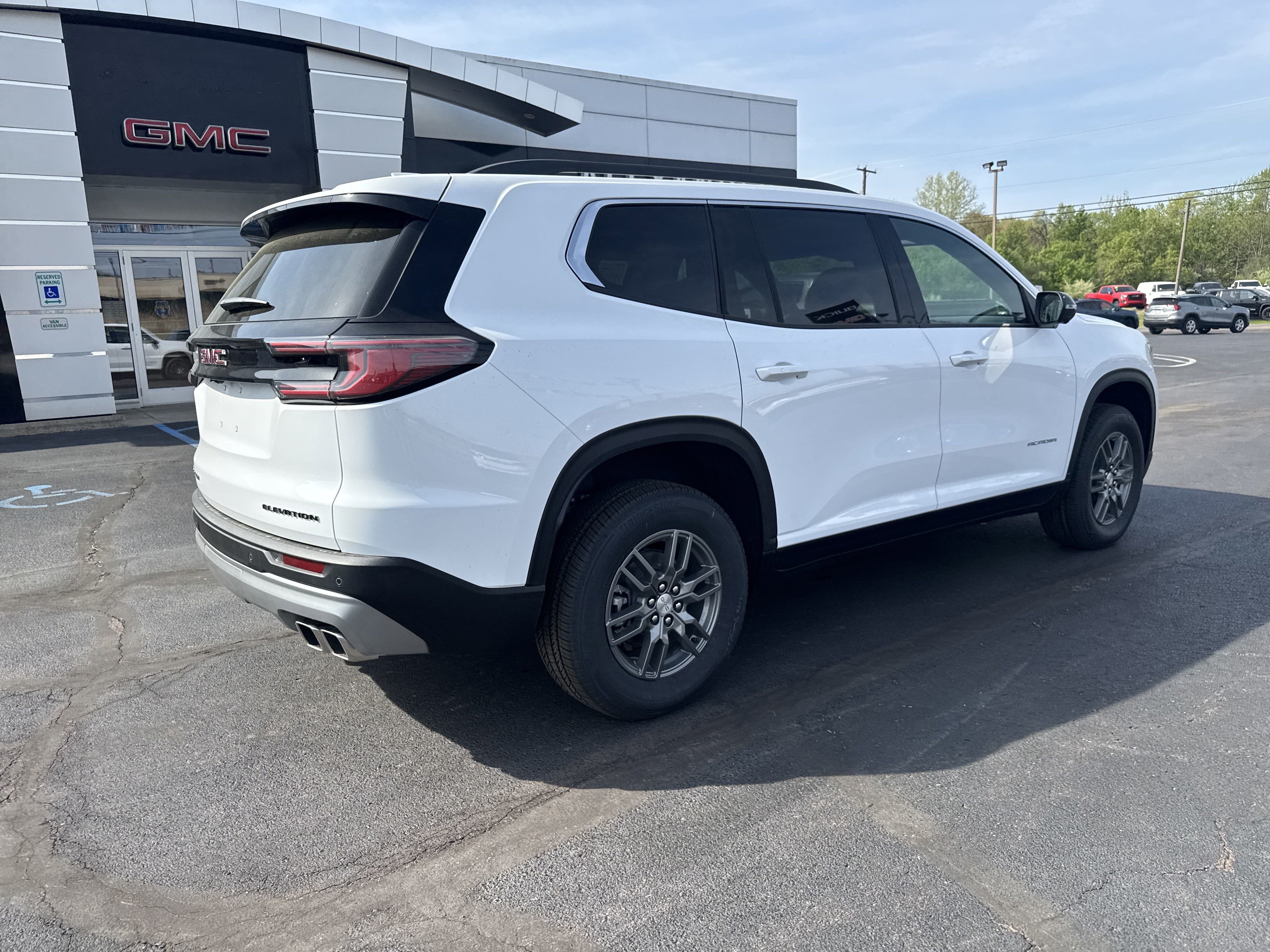 2025 GMC Acadia Elevation