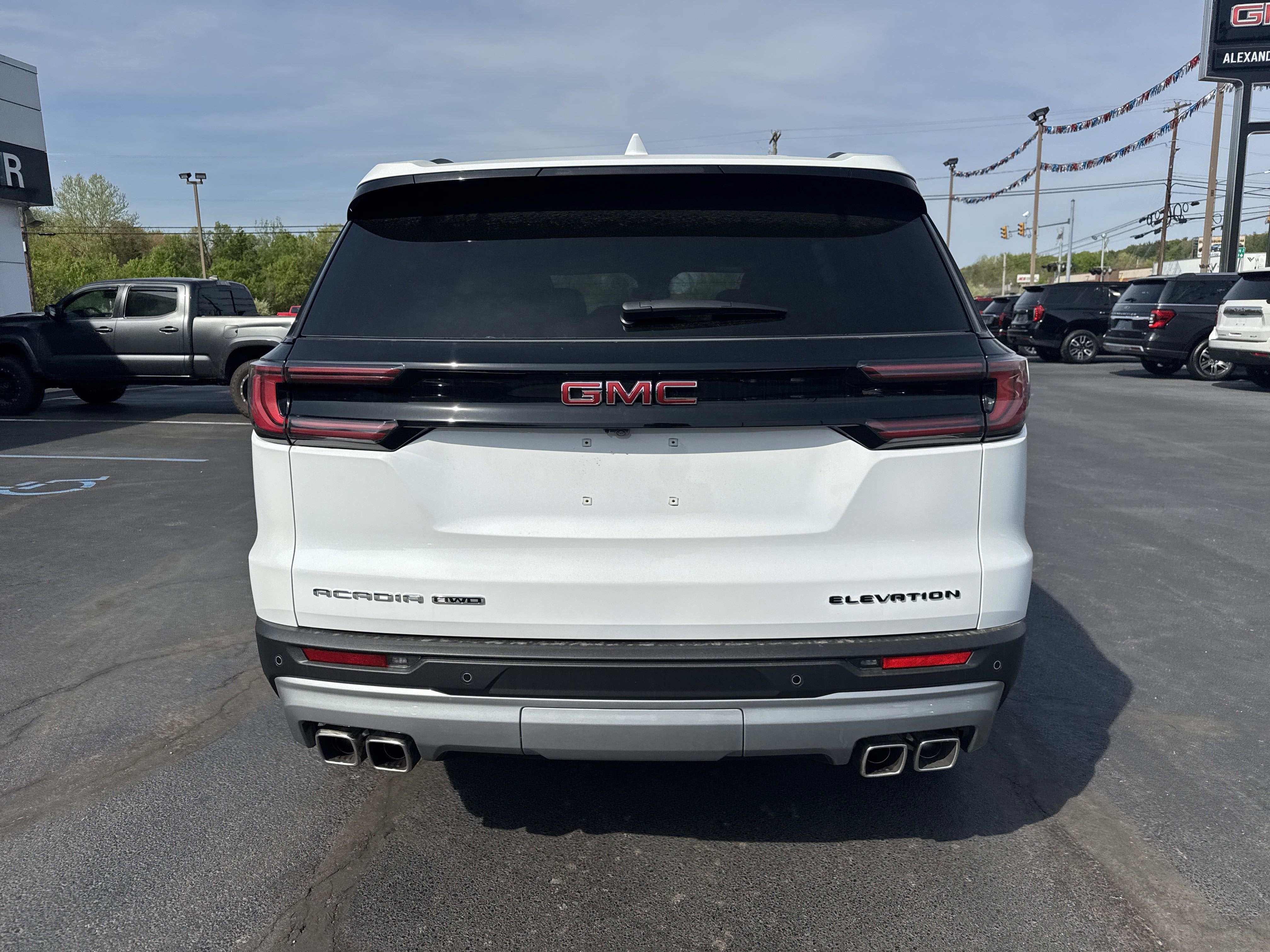 2025 GMC Acadia Elevation
