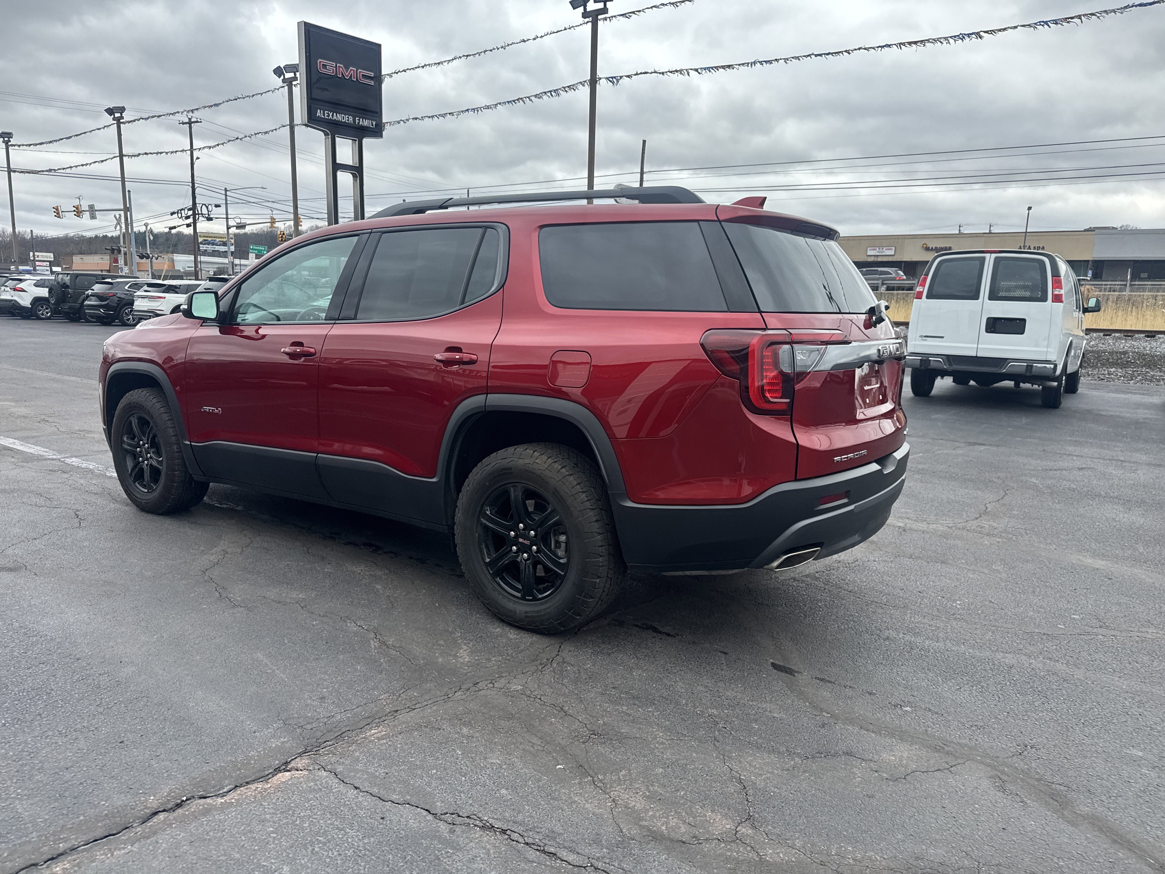 2023 GMC Acadia AT4