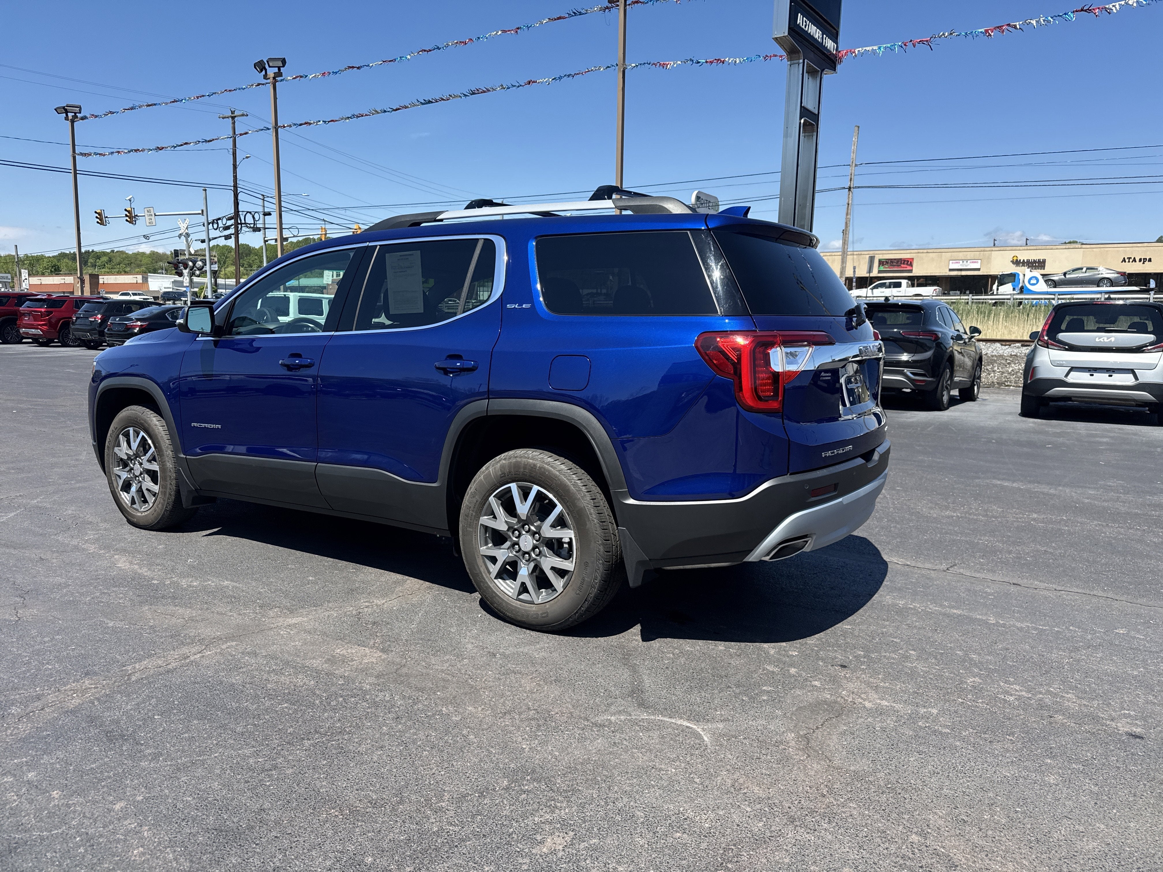 2023 GMC Acadia SLE