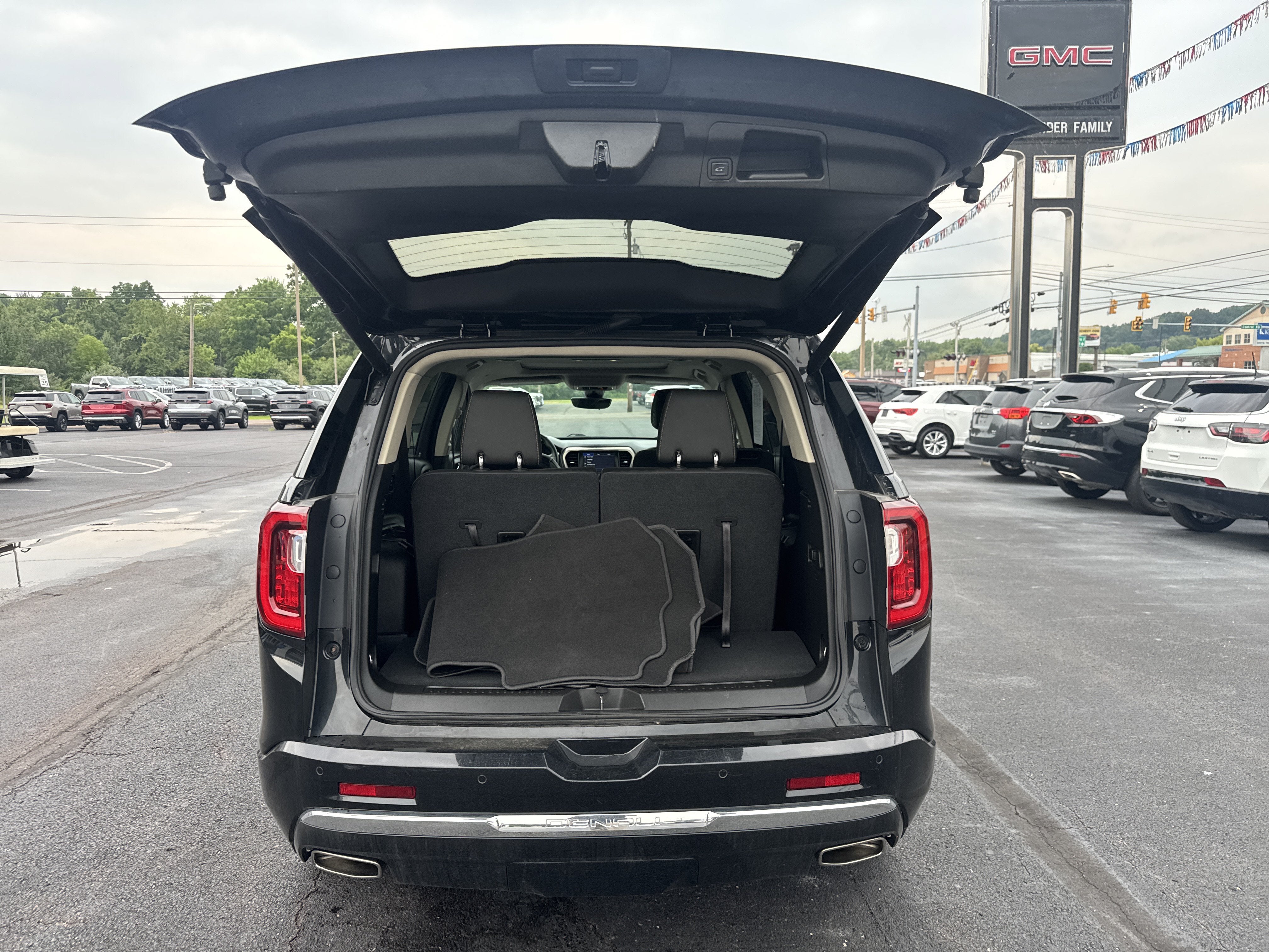 2023 GMC Acadia Denali