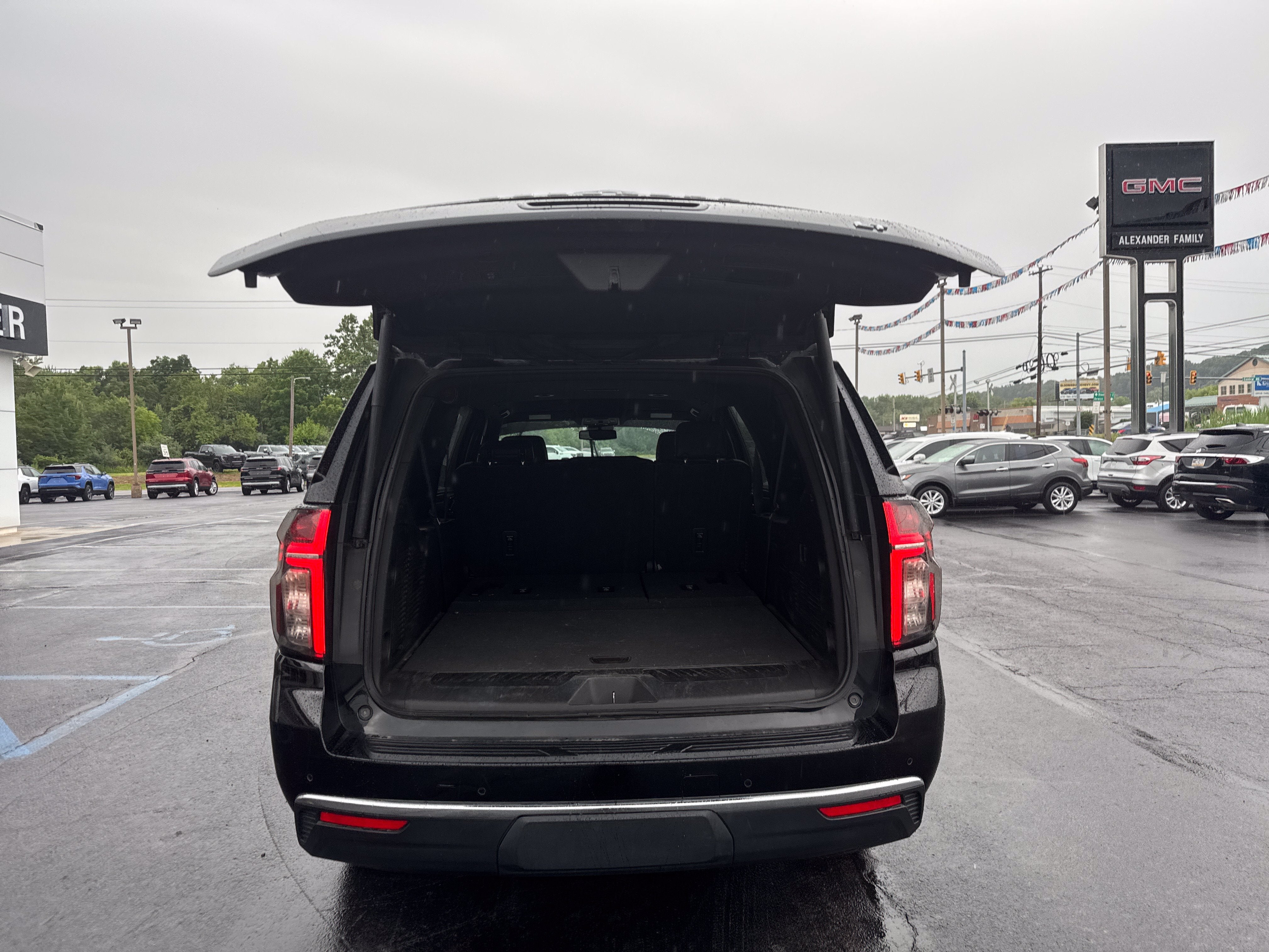 2023 Chevrolet Suburban LT