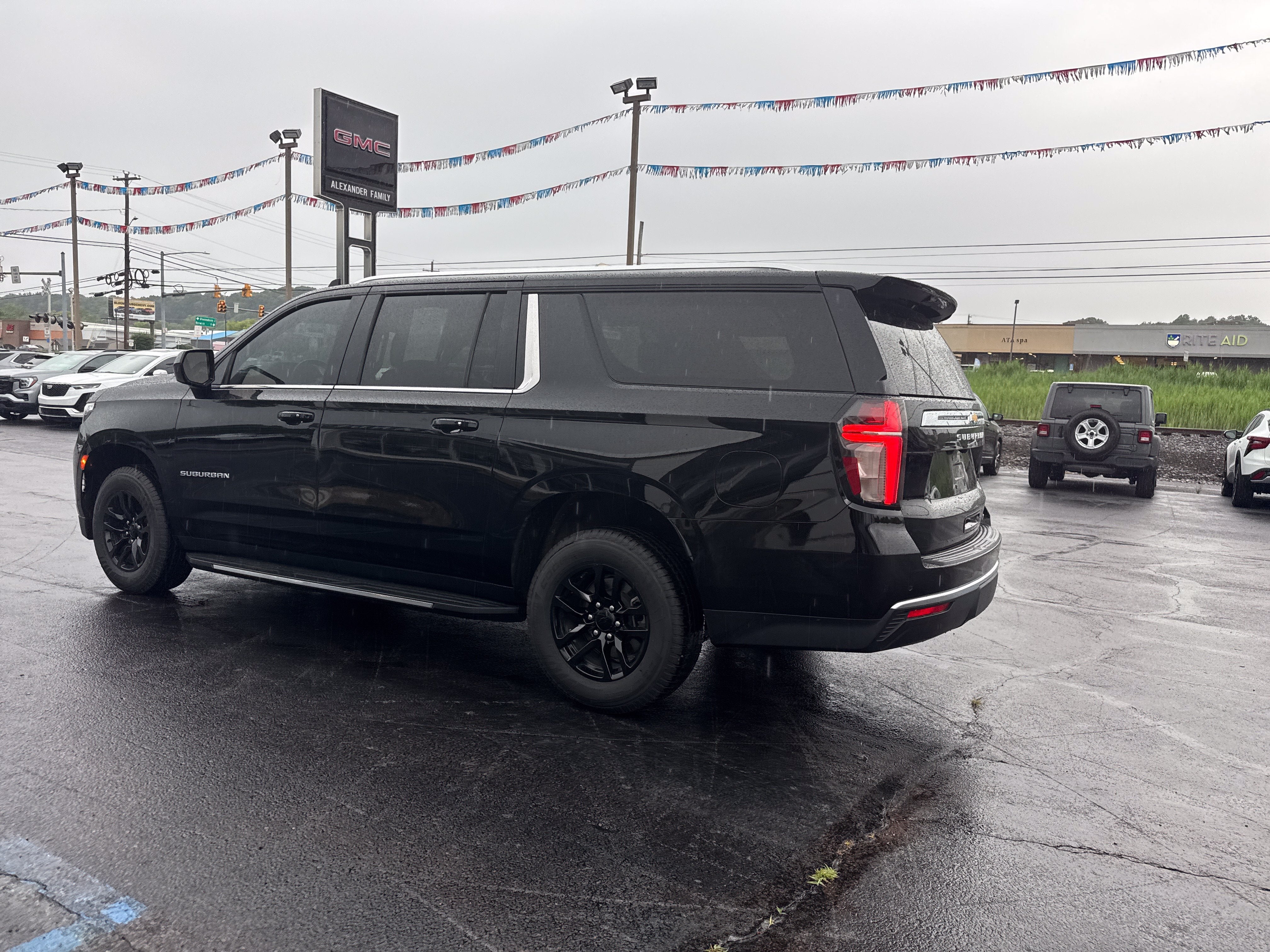 2023 Chevrolet Suburban LT
