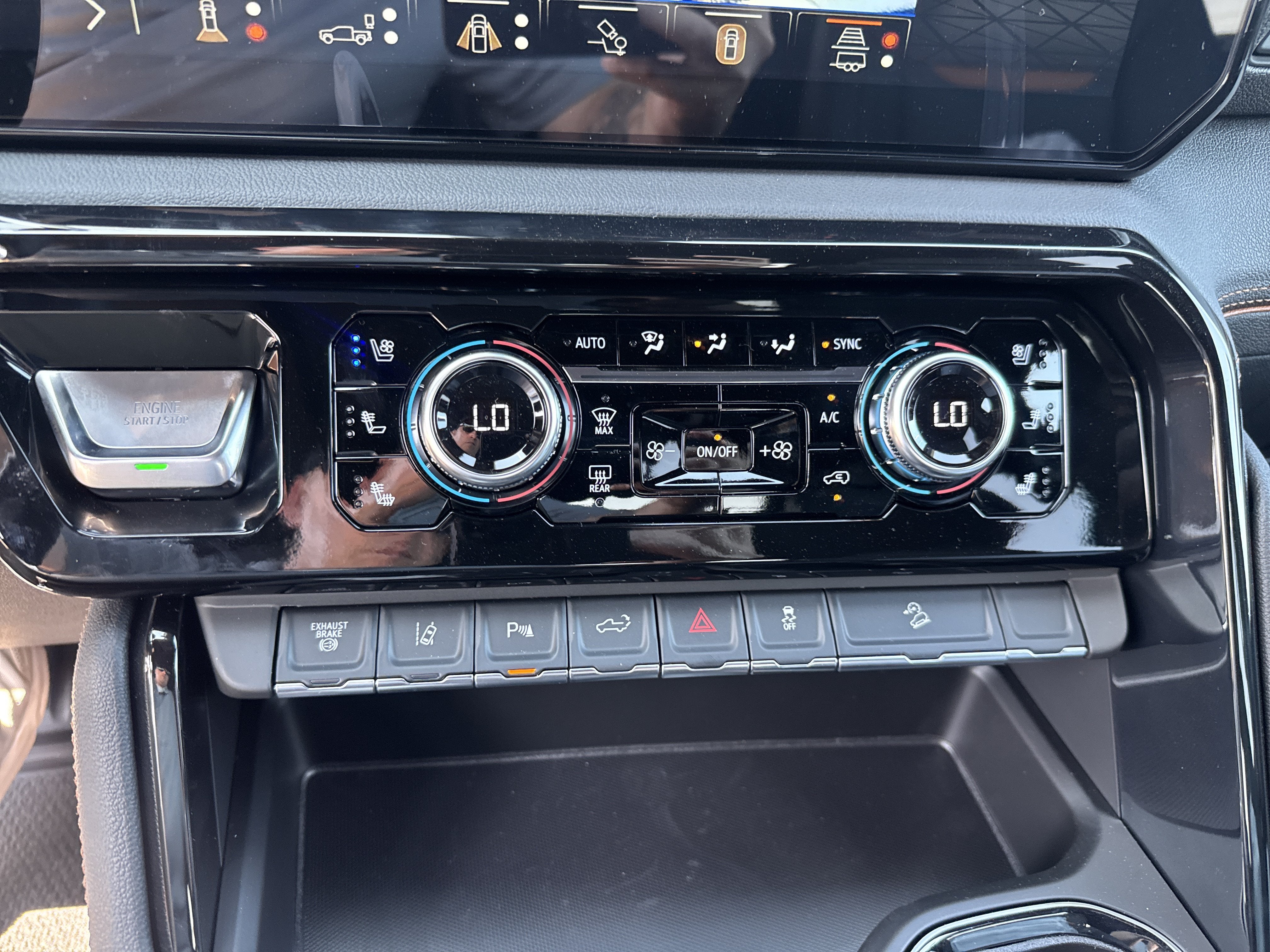 2026 GMC Sierra 3500HD AT4 - Photo 17