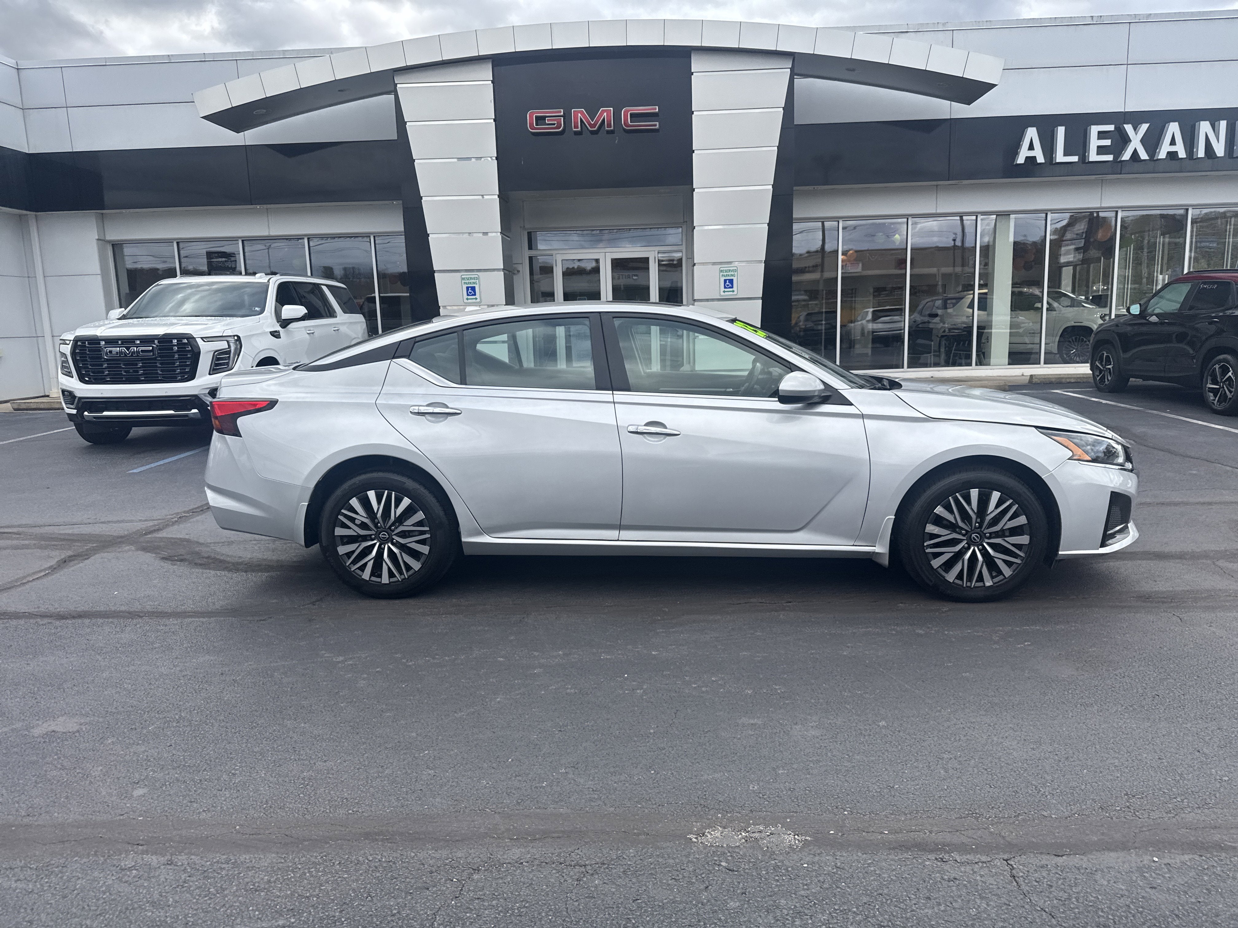 Used 2023 Nissan Altima SV with VIN 1N4BL4DW6PN327785 for sale in Bloomsburg, PA