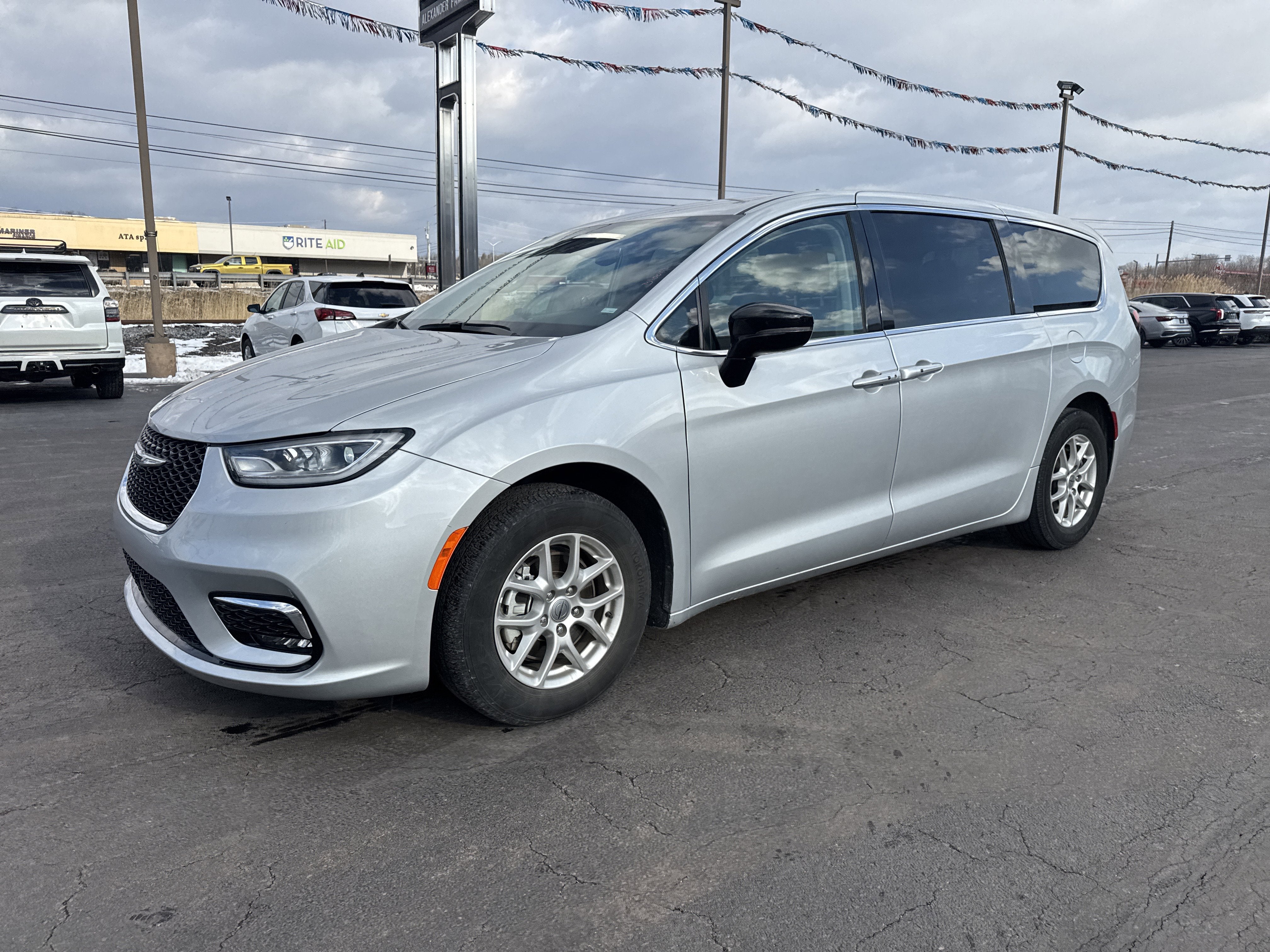 2024 Chrysler Pacifica Touring L