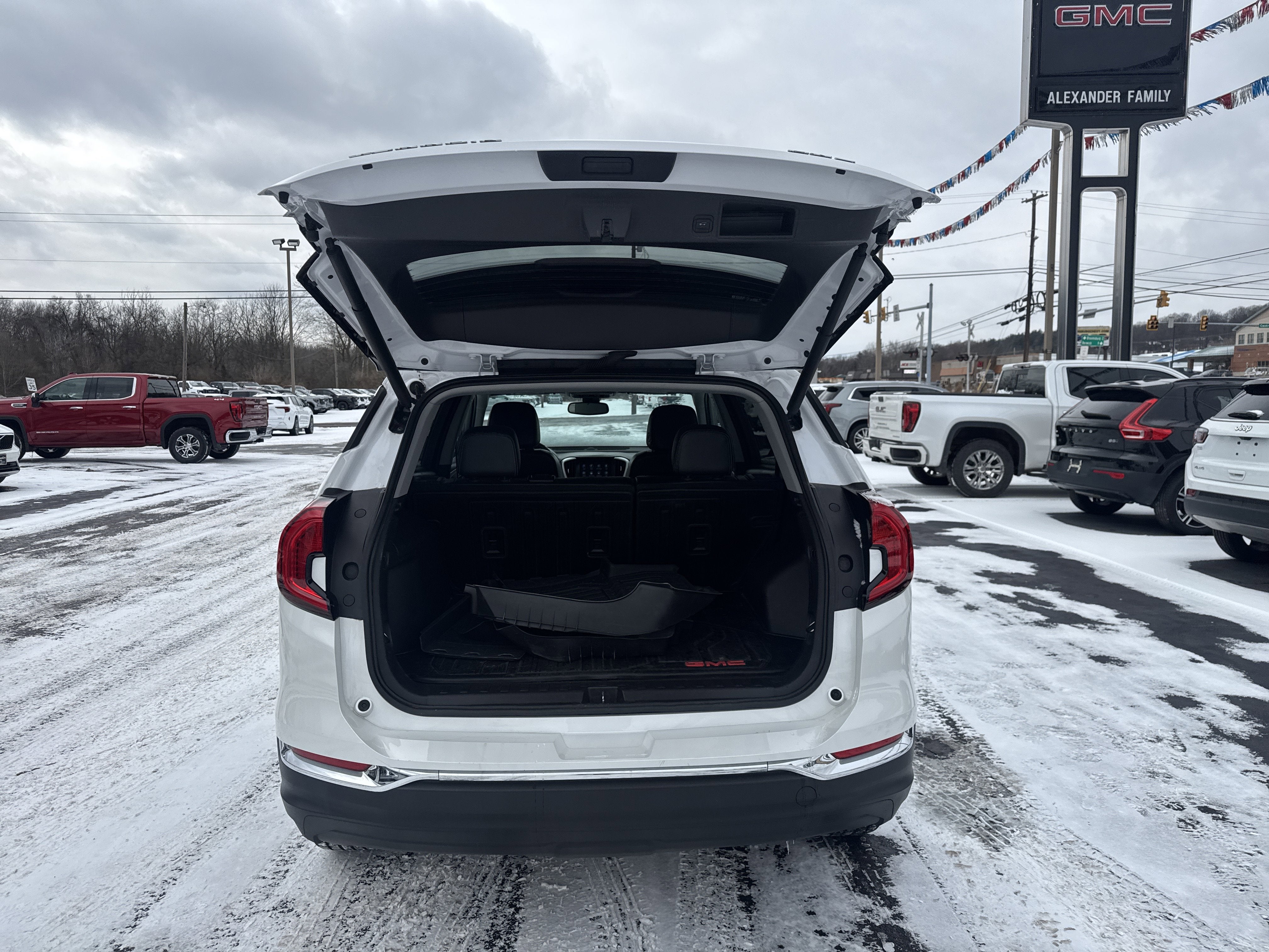 2023 GMC Terrain SLT