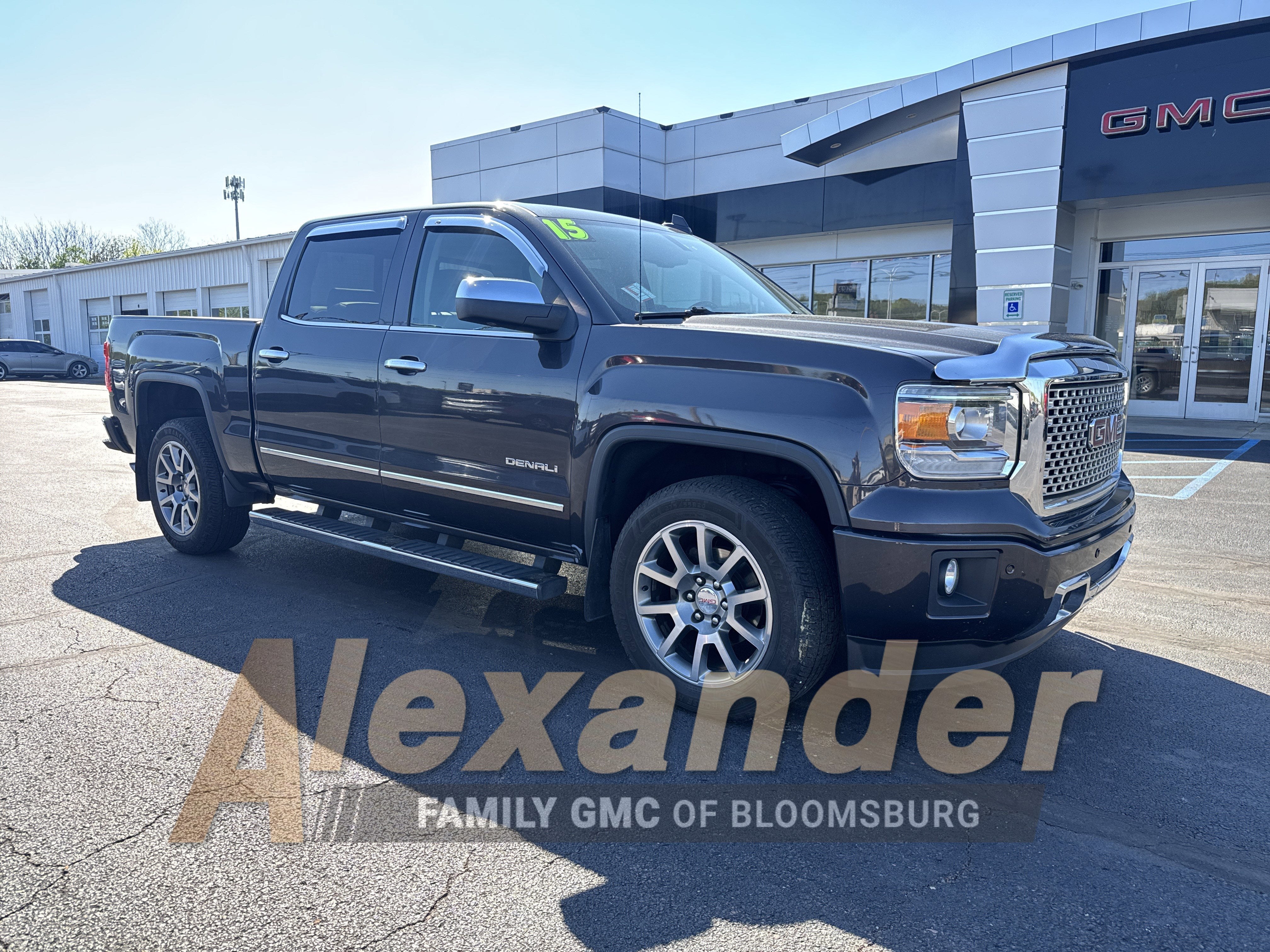 2015 GMC Sierra 4WD Crew Cab Short Box's photo