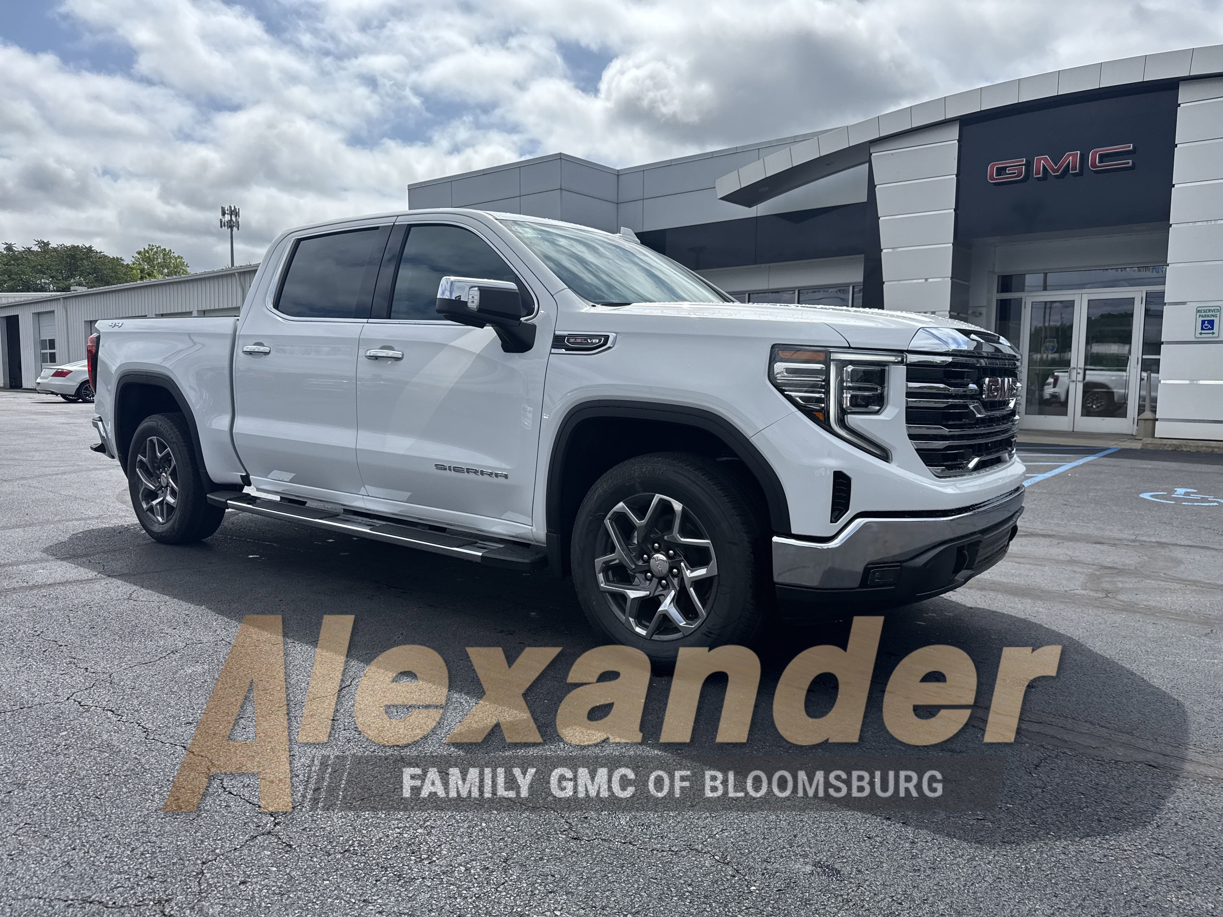 2025 GMC Sierra 1500 SLT