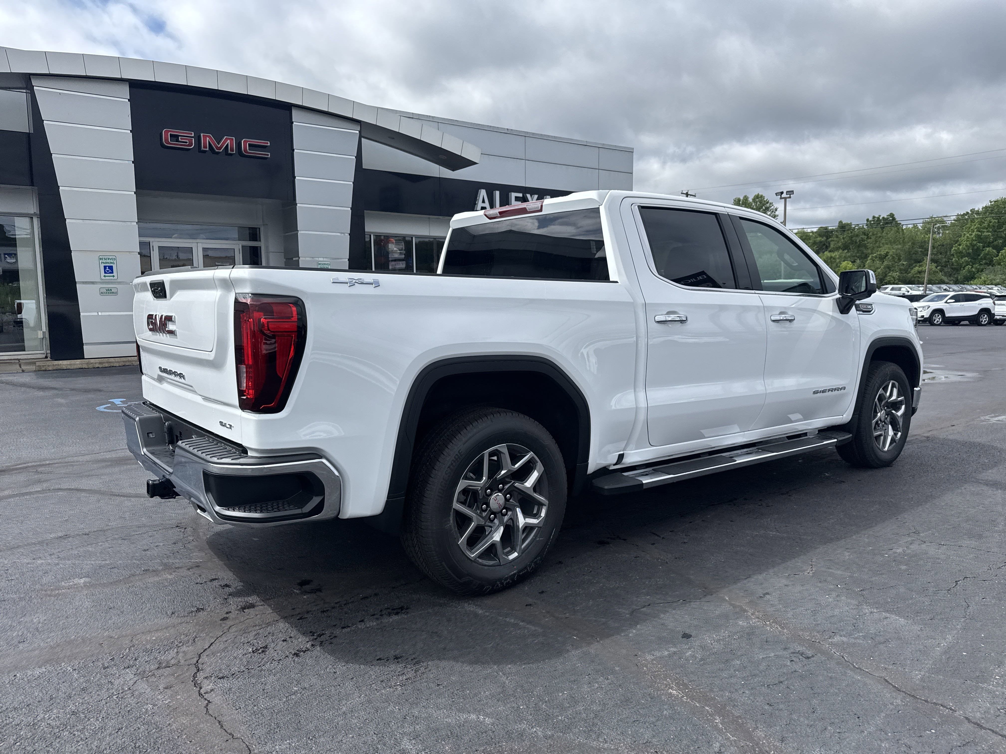 2025 GMC Sierra 1500 SLT