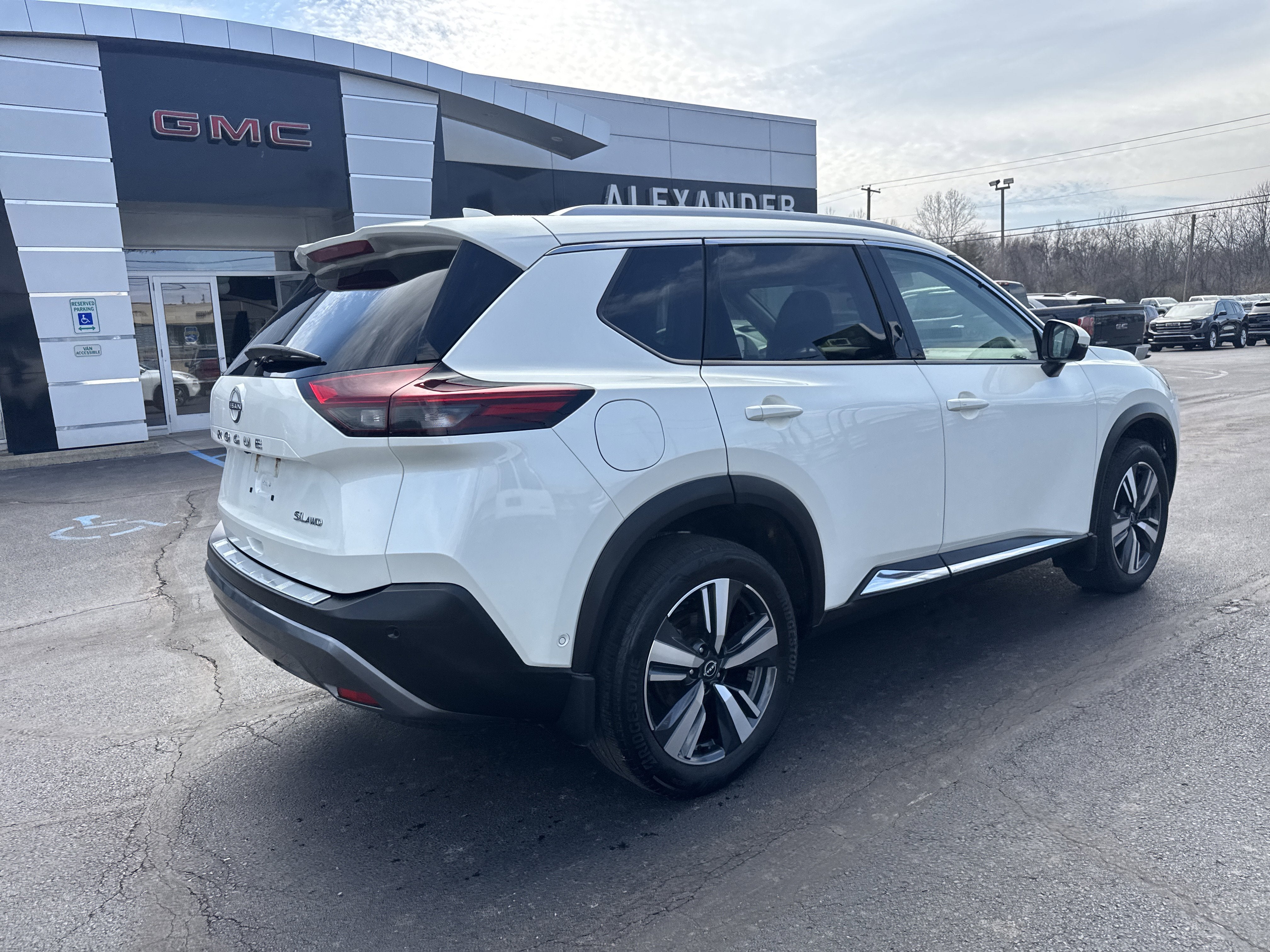 2023 Nissan Rogue SL
