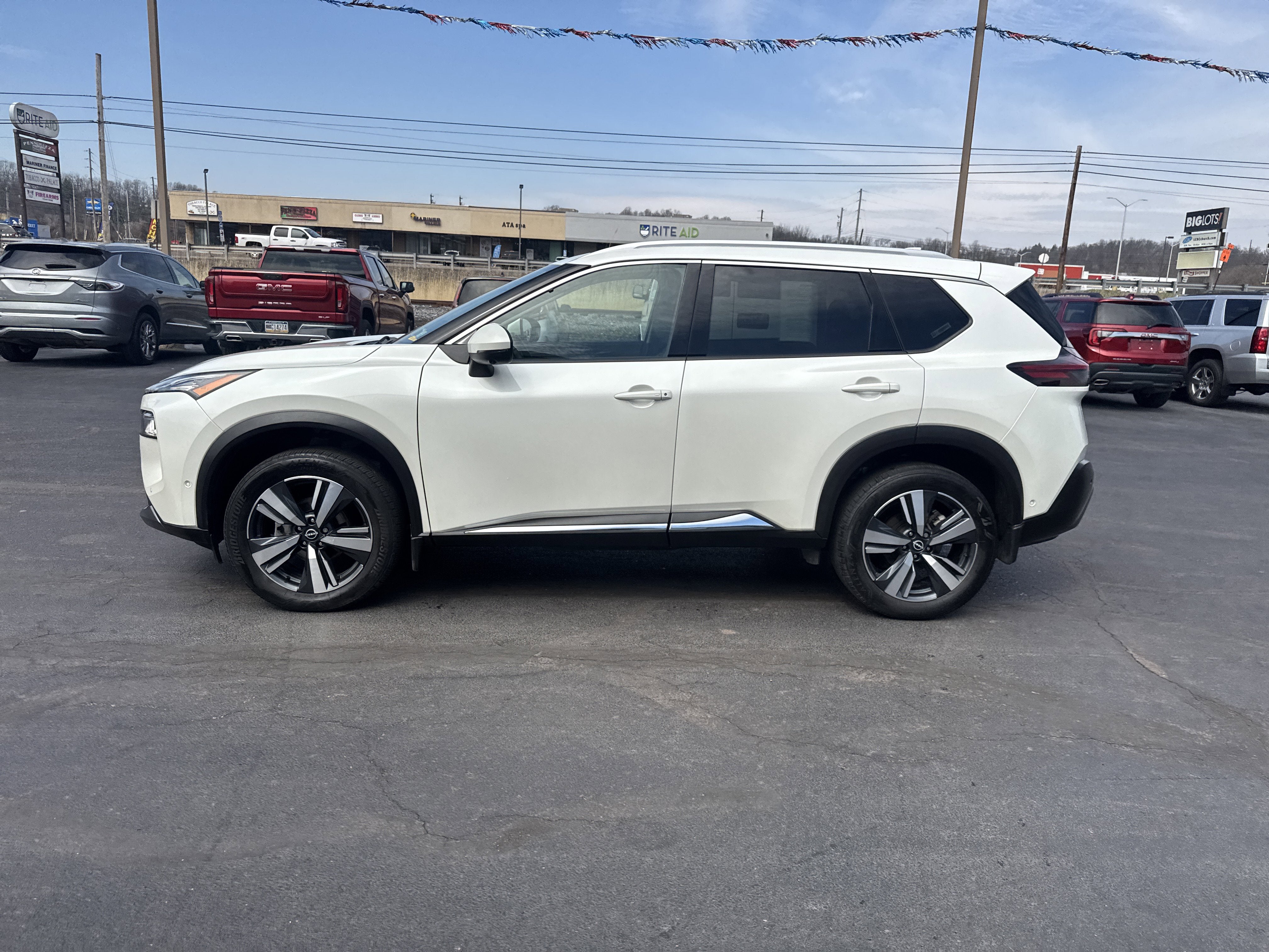 2023 Nissan Rogue SL