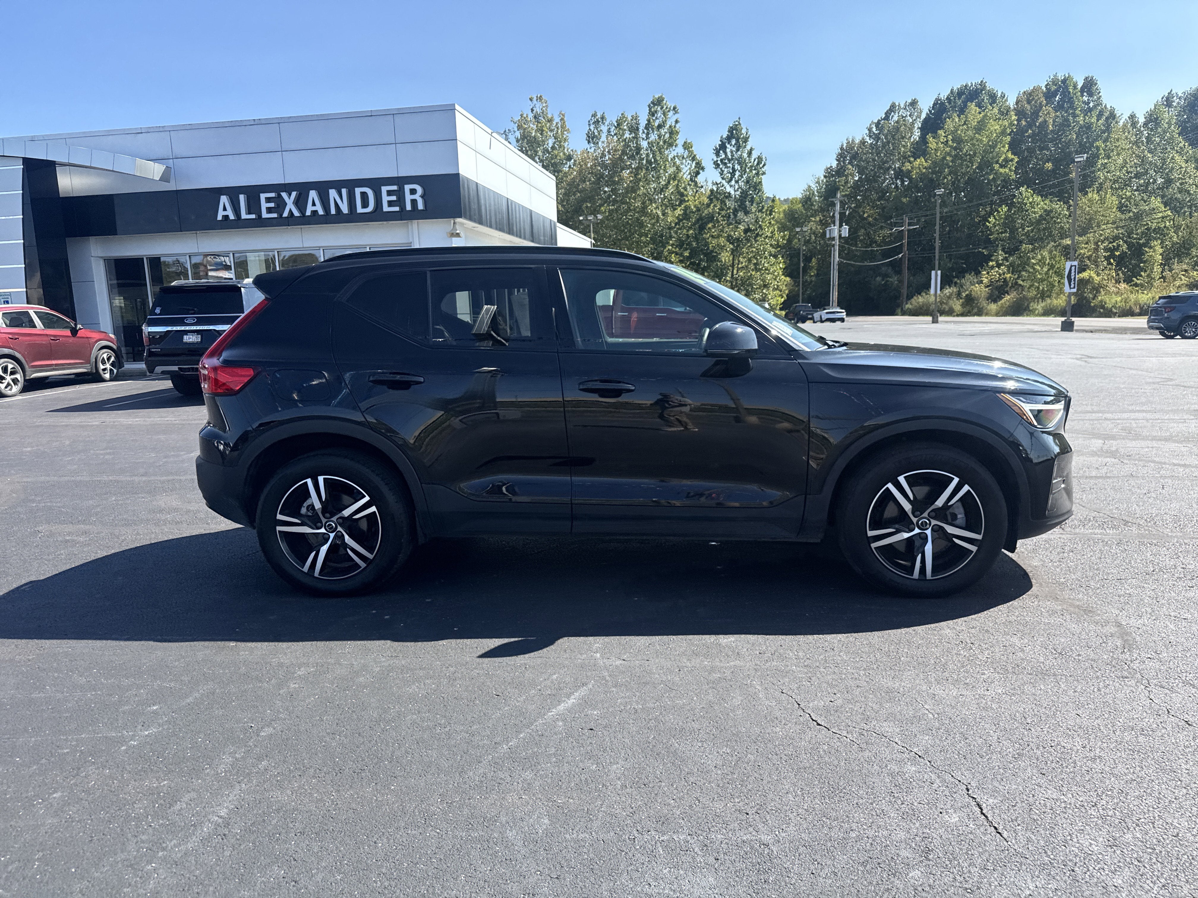 2024 Volvo XC40 Core Bright Theme