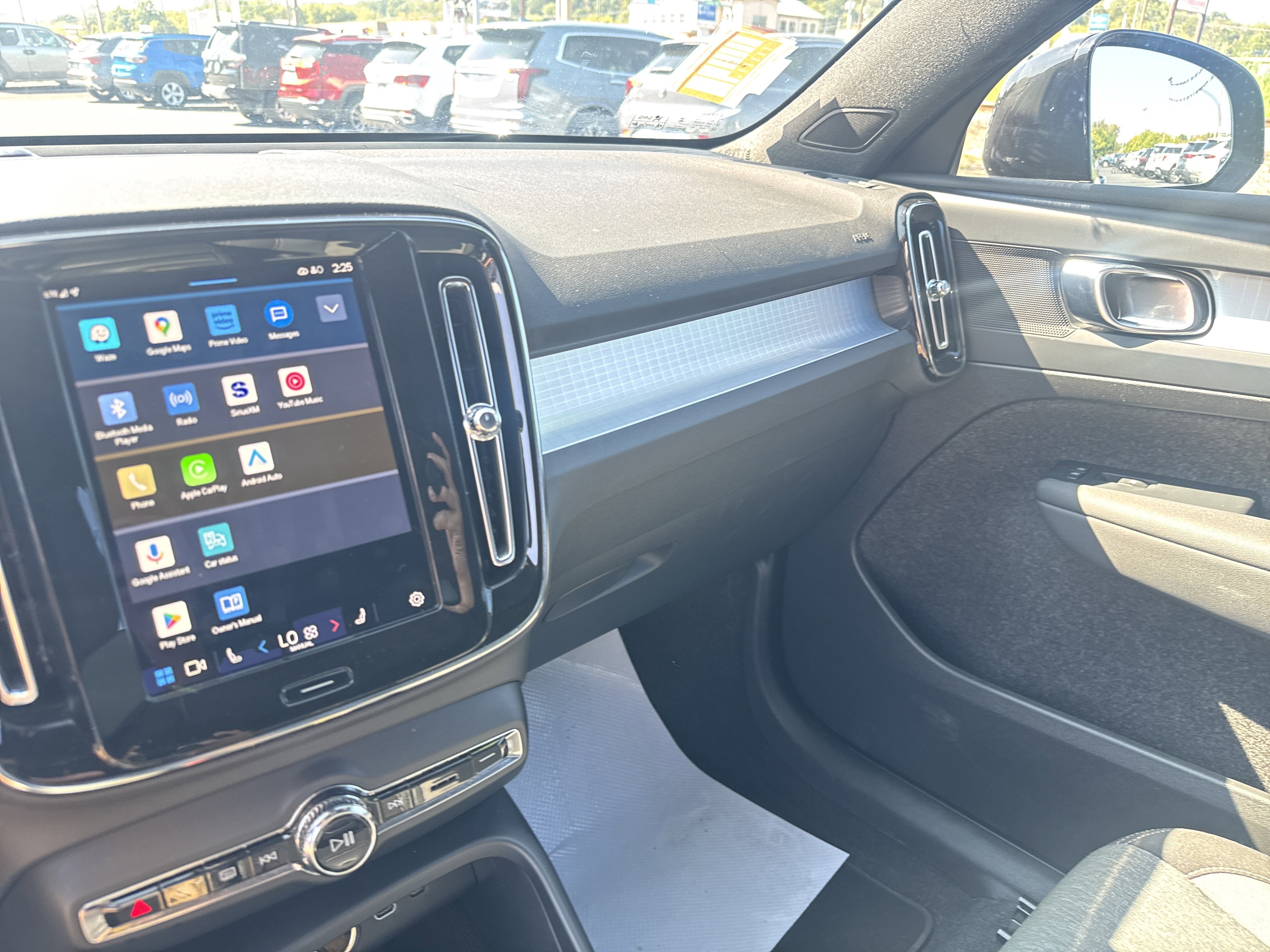 2024 Volvo XC40 Core Bright Theme