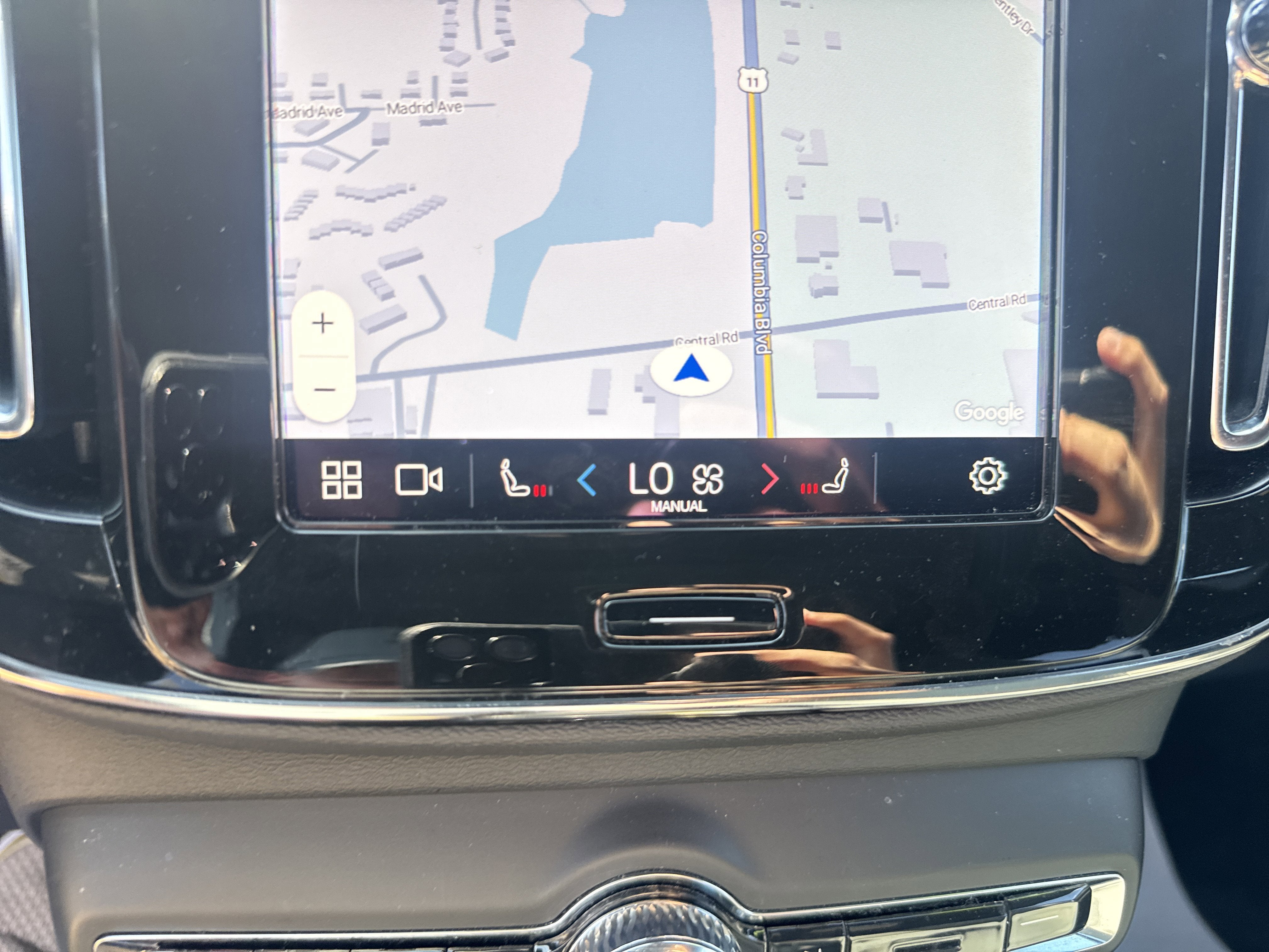 2024 Volvo XC40 Core Bright Theme