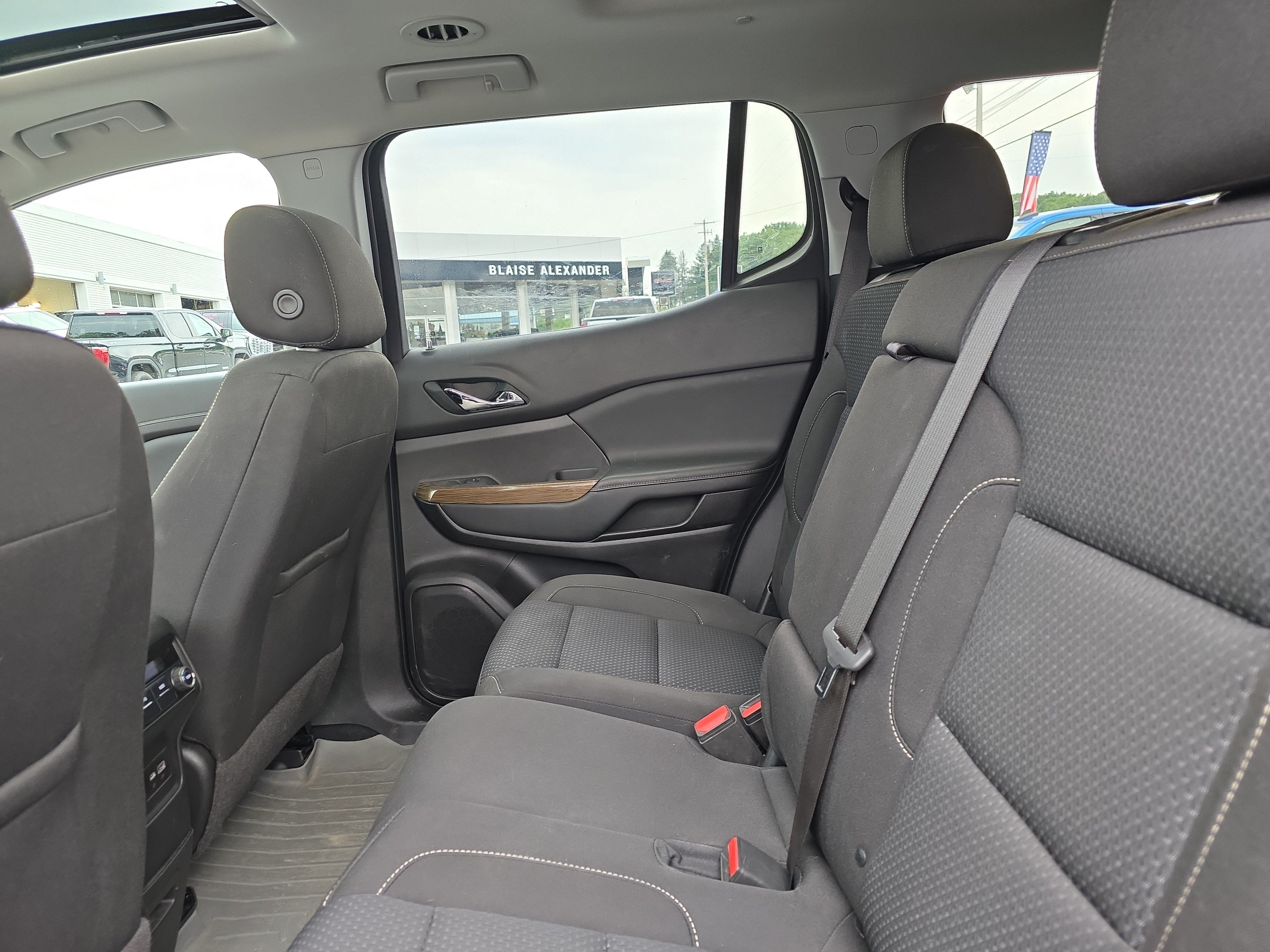 2022 GMC Acadia SLE
