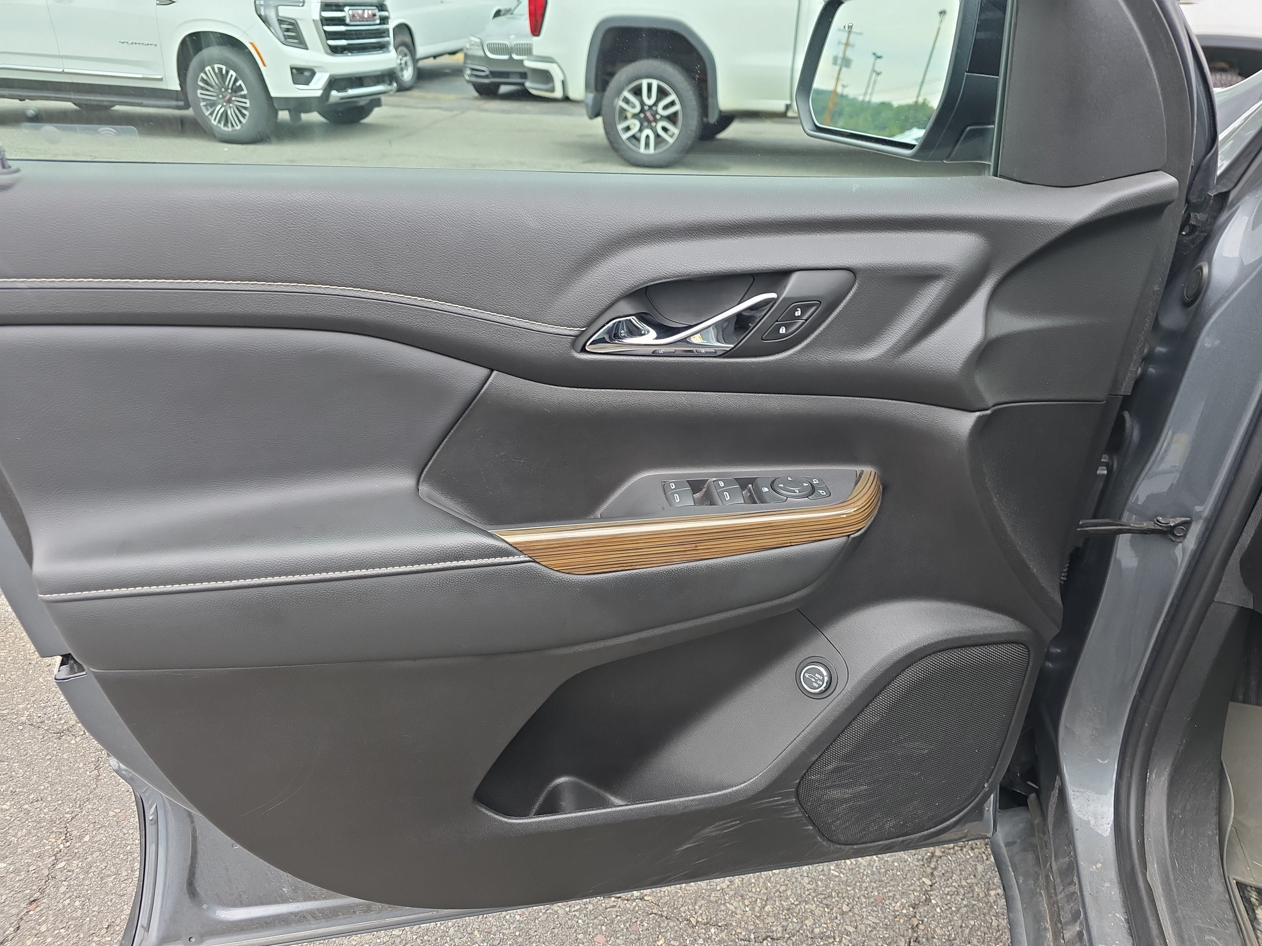 2022 GMC Acadia SLE