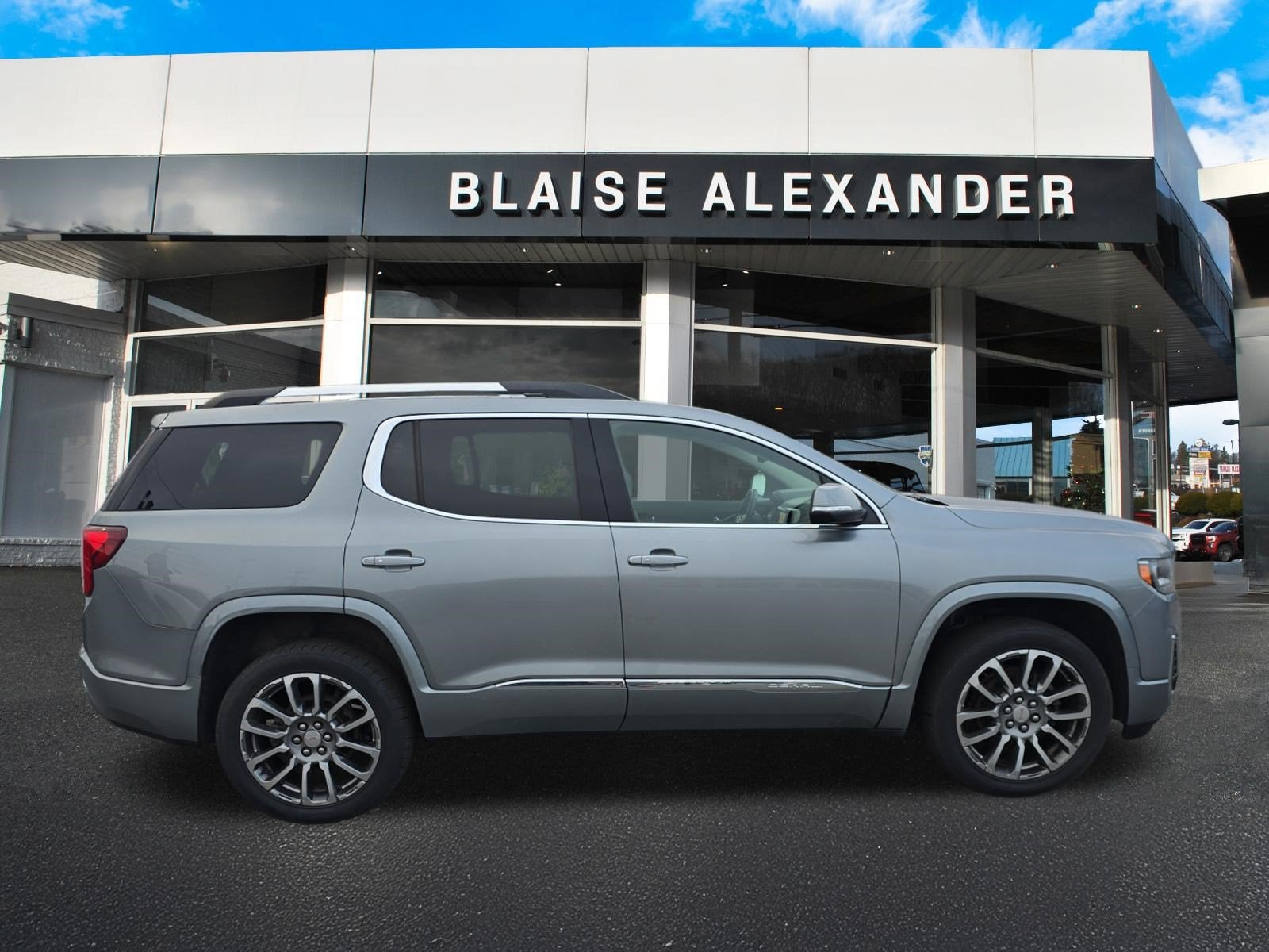 2023 GMC Acadia Denali