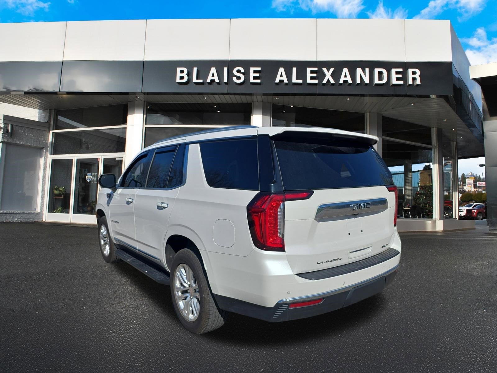 2023 GMC Yukon SLT