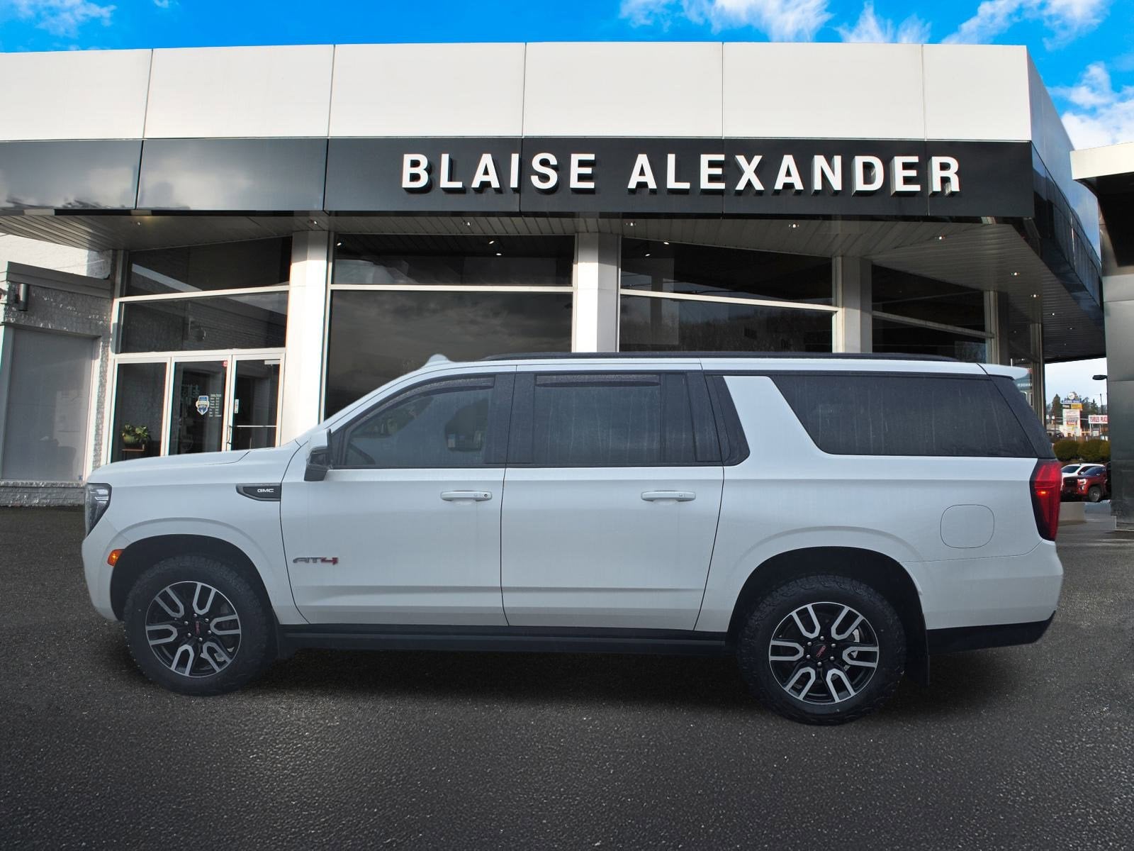 2023 GMC Yukon XL AT4