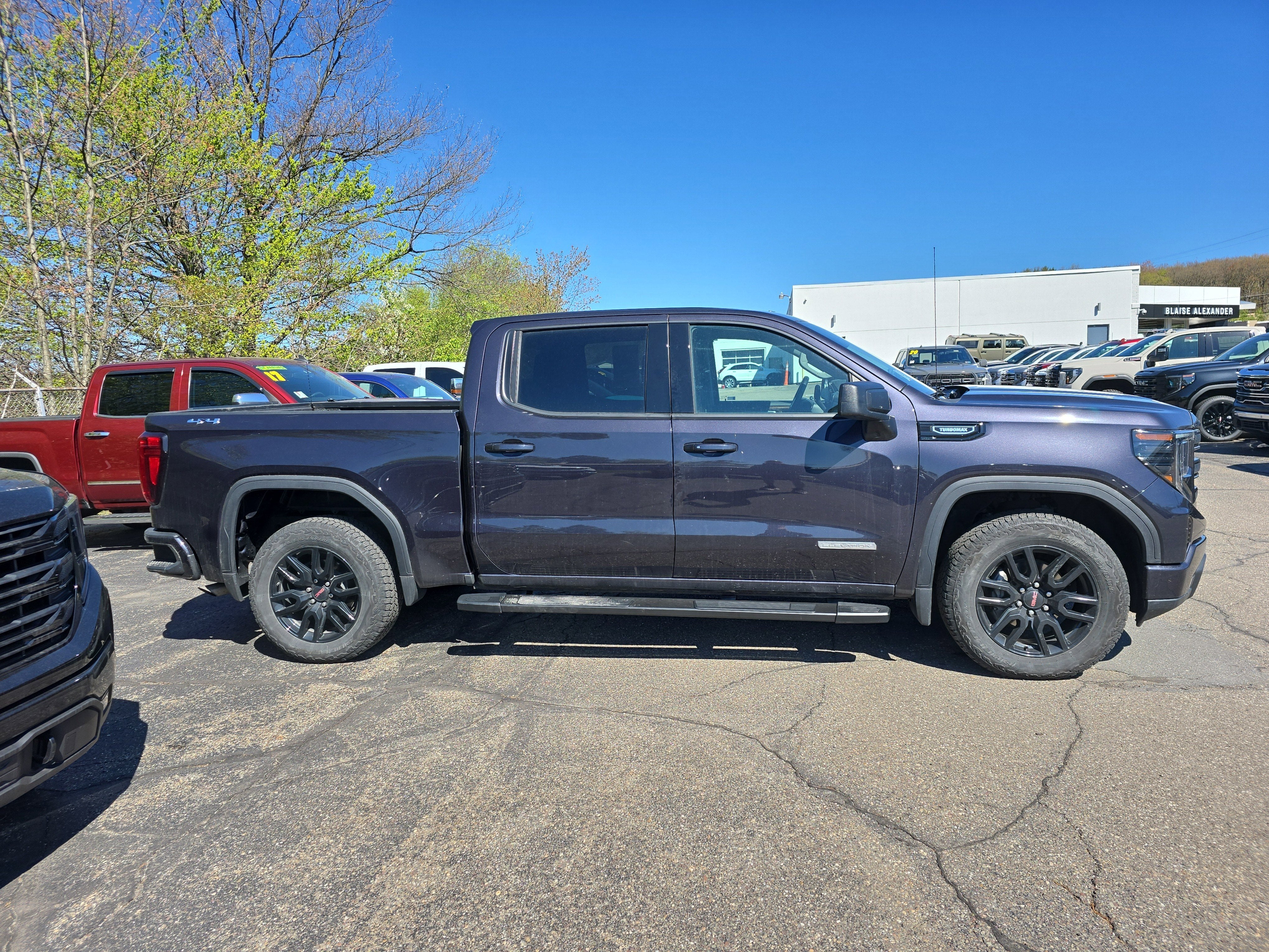 2025 GMC Sierra 1500 Elevation