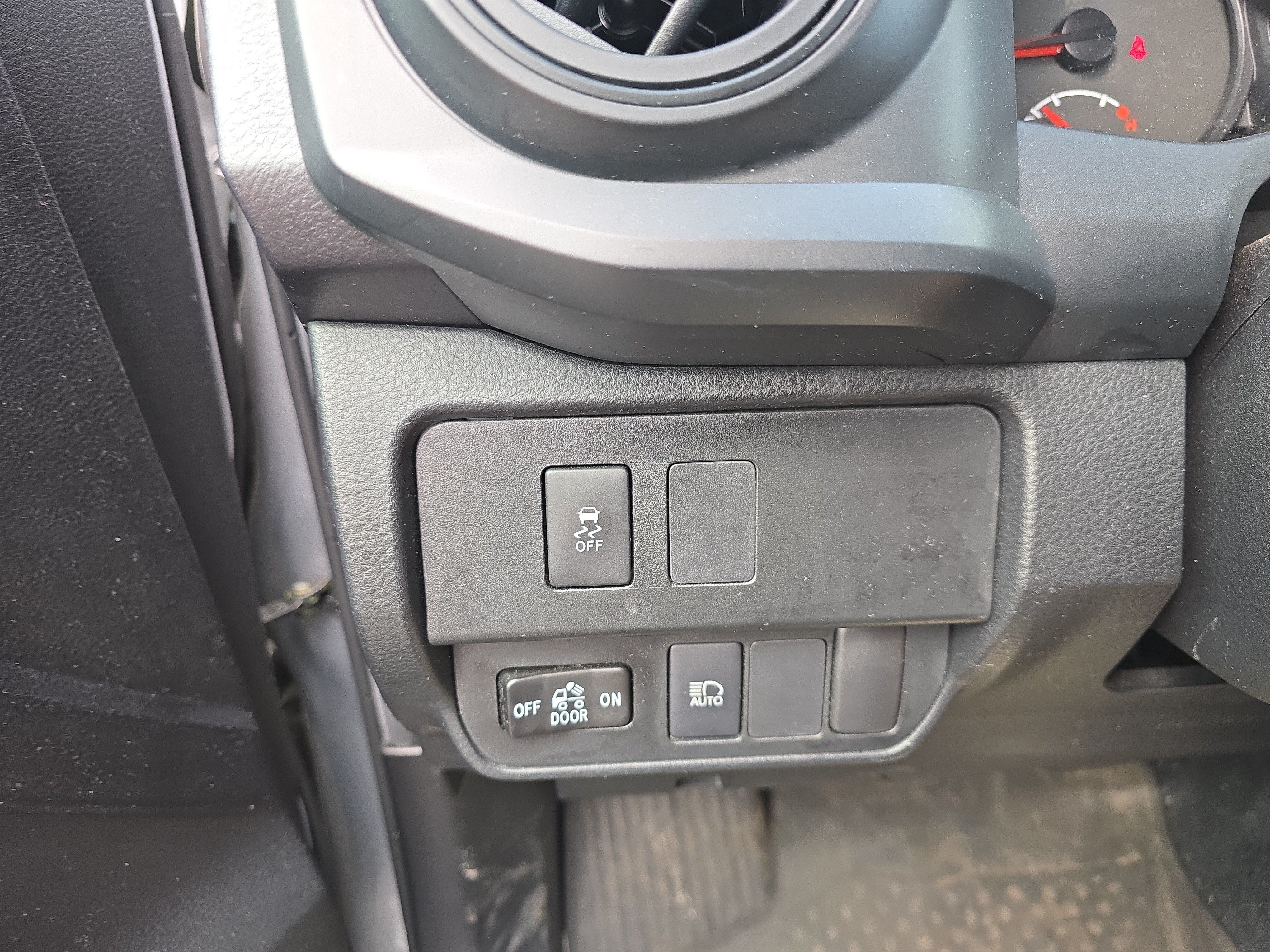 2022 Toyota Tacoma 4WD SR
