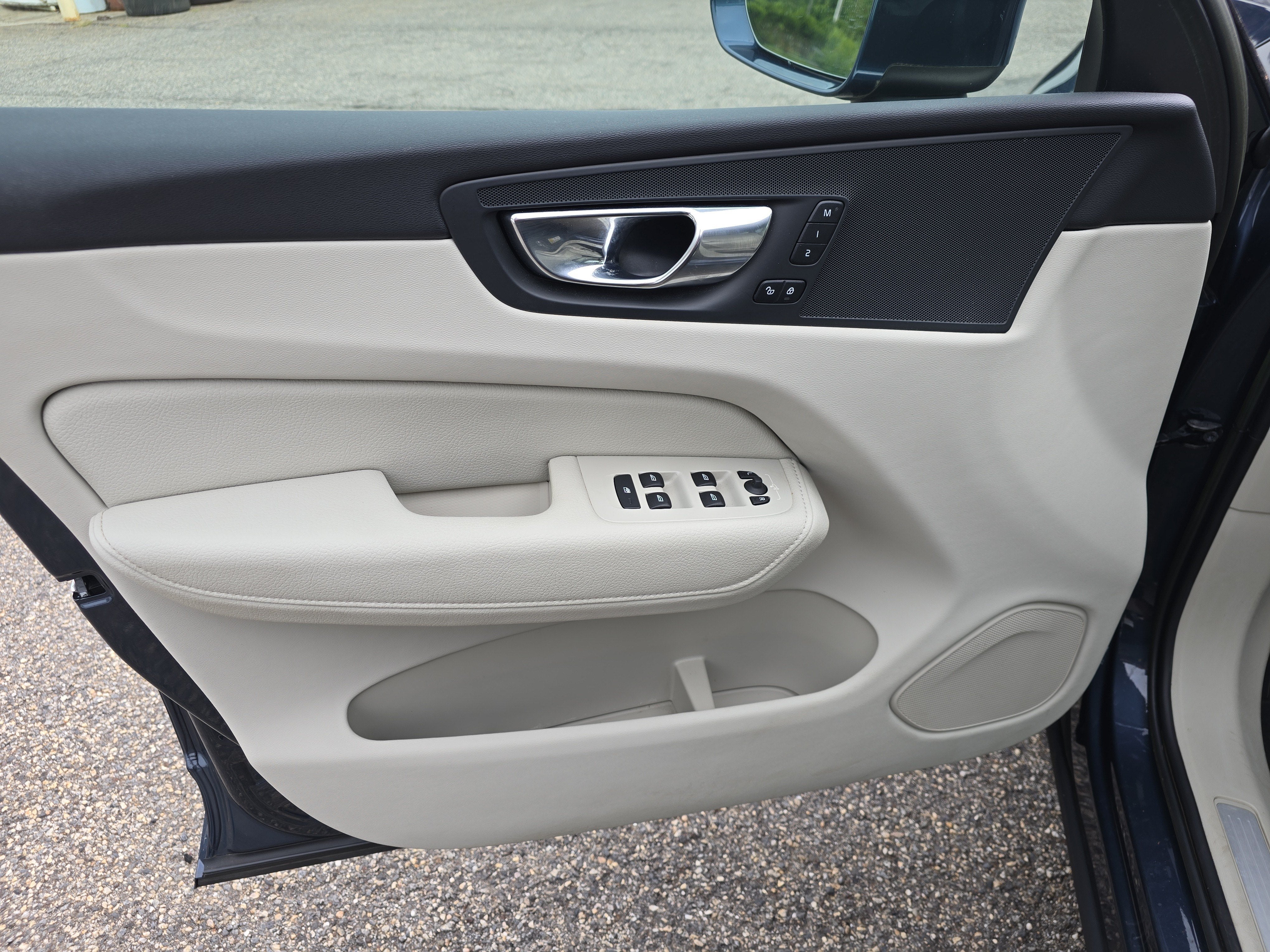 2022 Volvo XC60 Momentum
