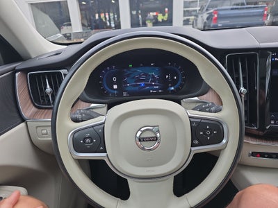 2022 Volvo XC60 Momentum