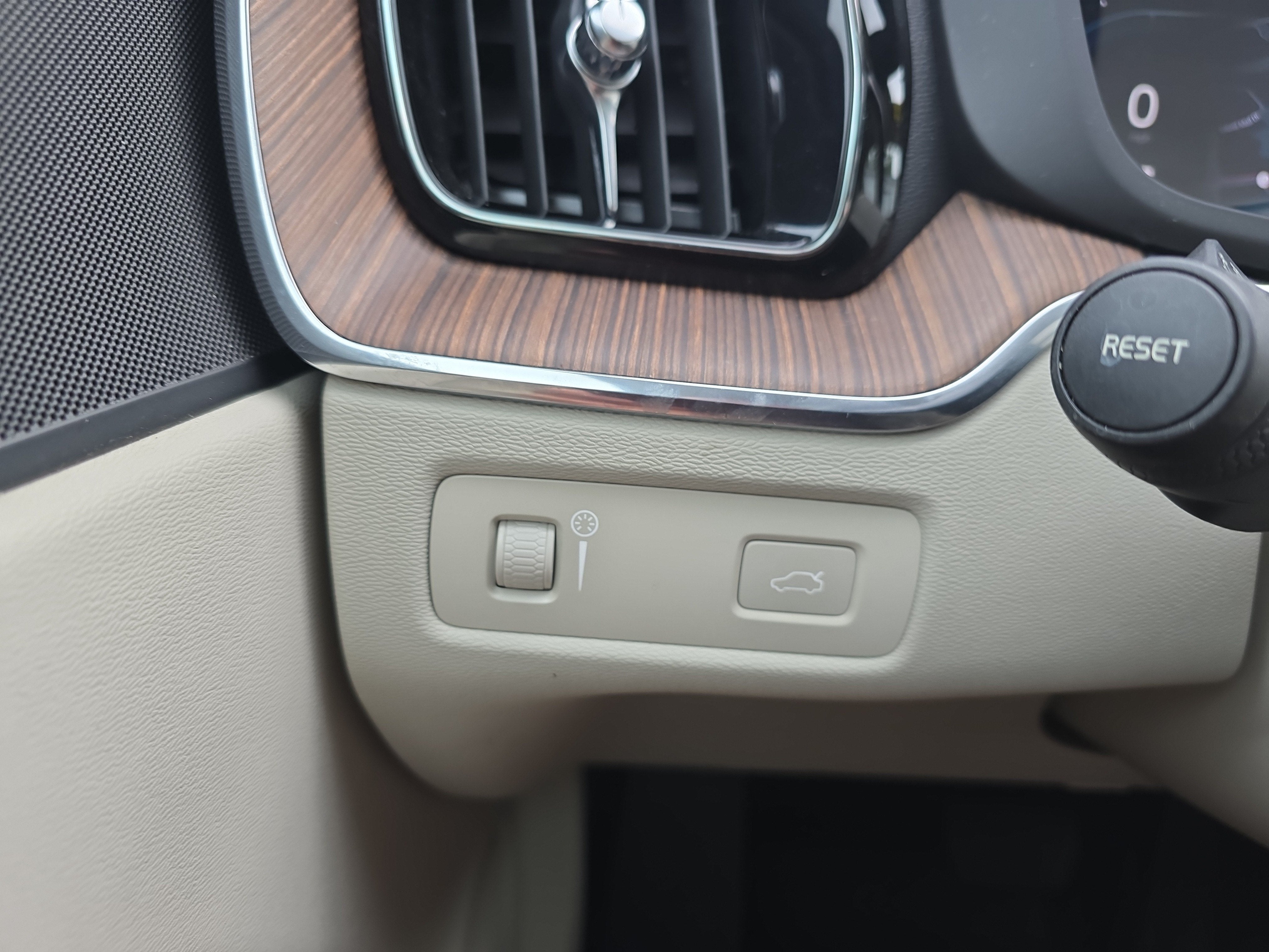 2022 Volvo XC60 Momentum