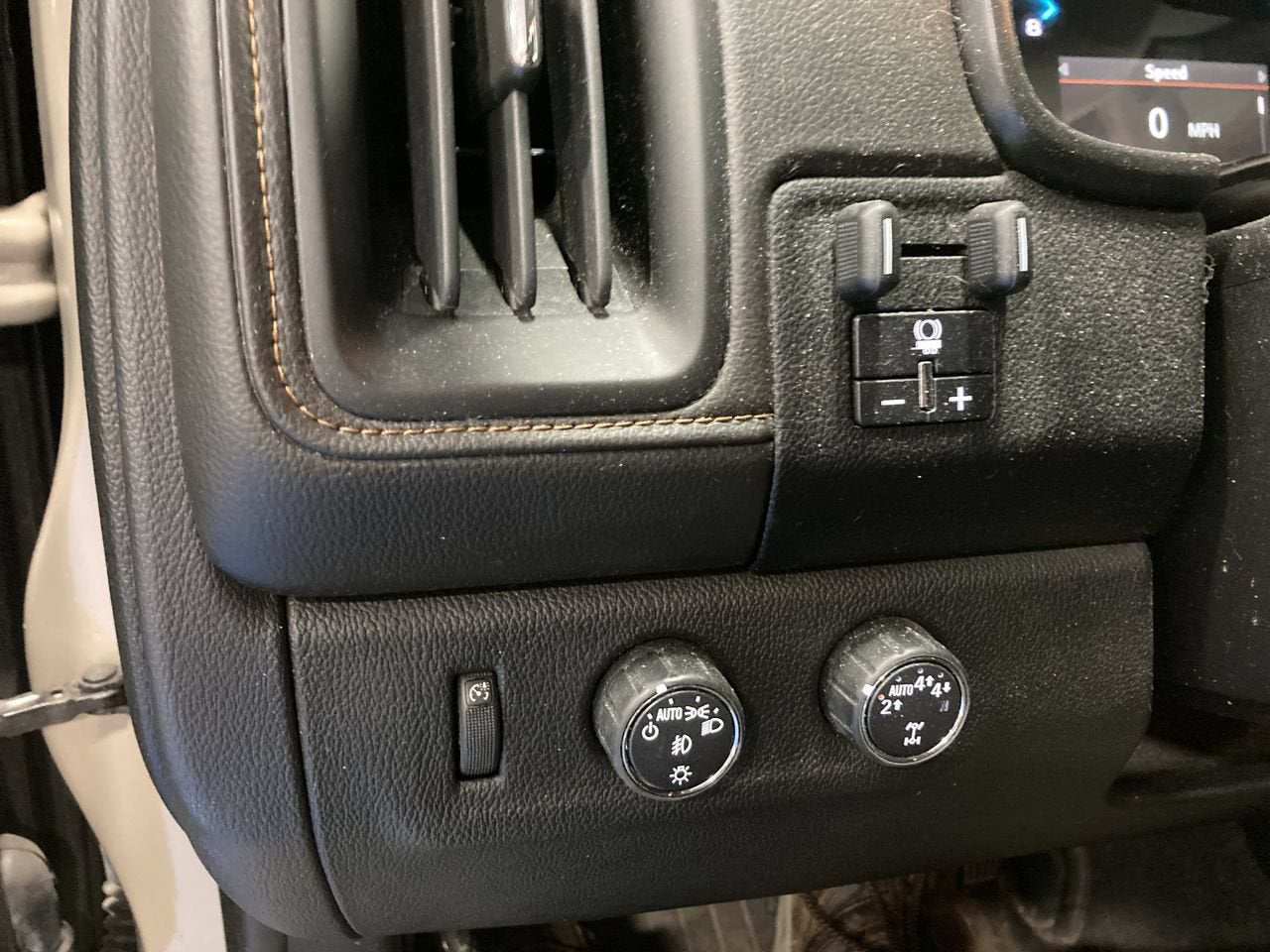 2022 GMC Canyon AT4 - Leather