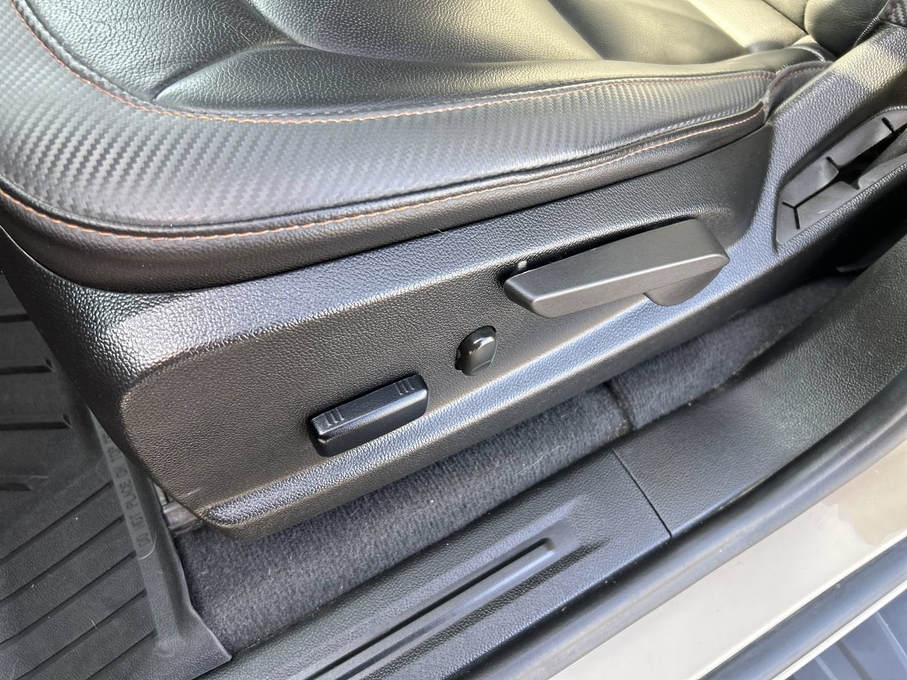2022 GMC Canyon AT4 - Leather