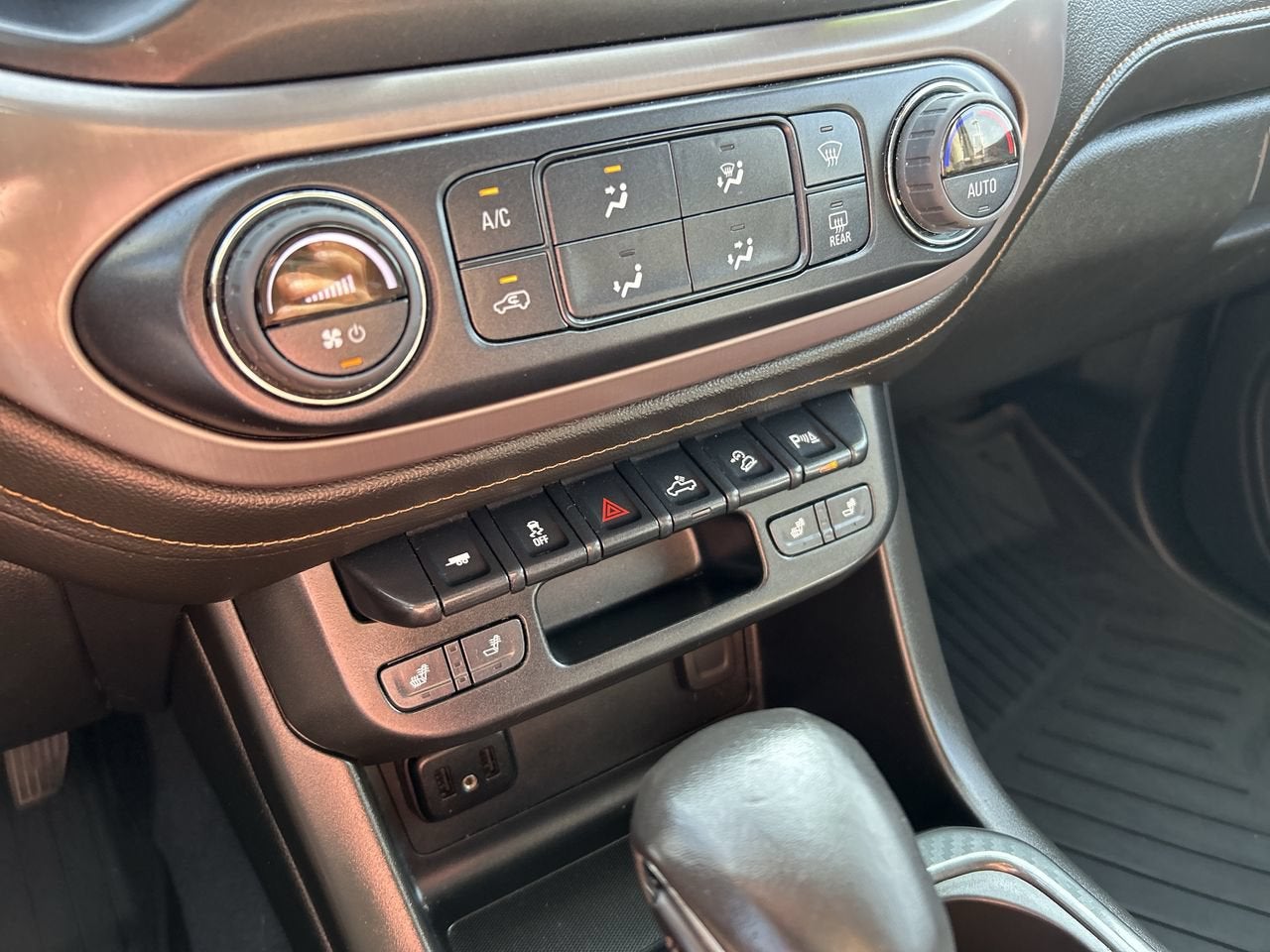 2022 GMC Canyon AT4 - Leather