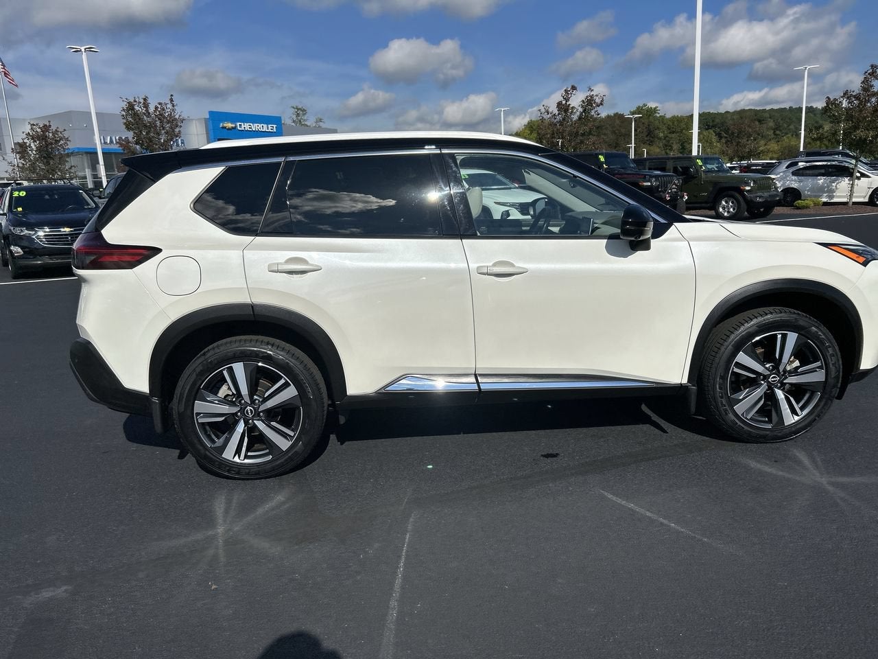 2023 Nissan Rogue SL