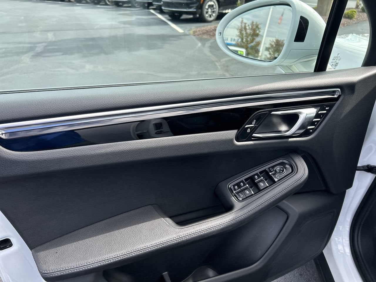 2025 Porsche Macan 4DR AWD