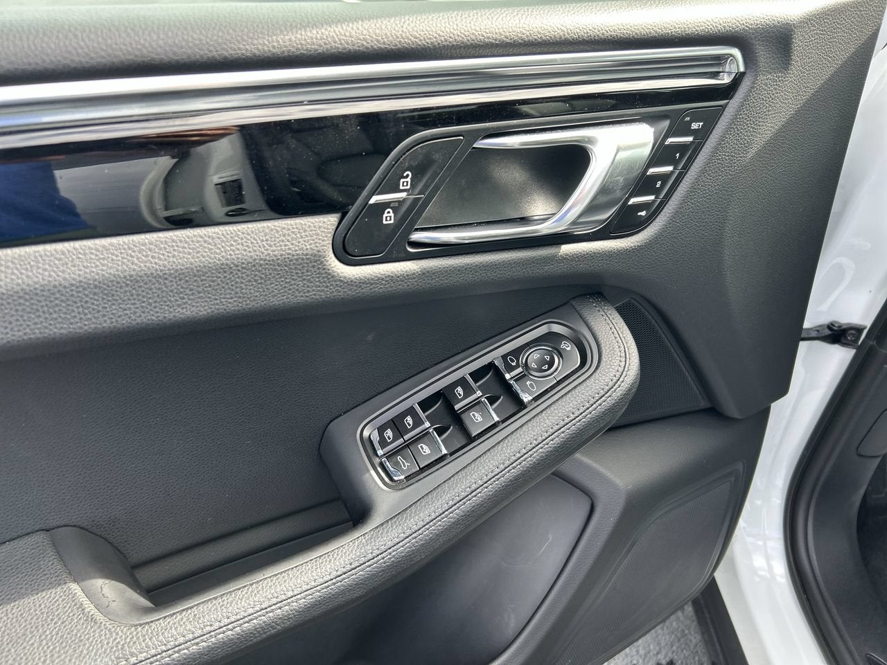 2025 Porsche Macan 4DR AWD