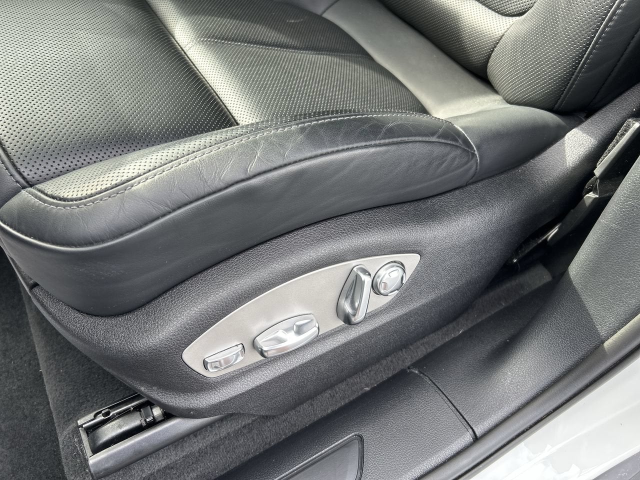 2025 Porsche Macan 4DR AWD