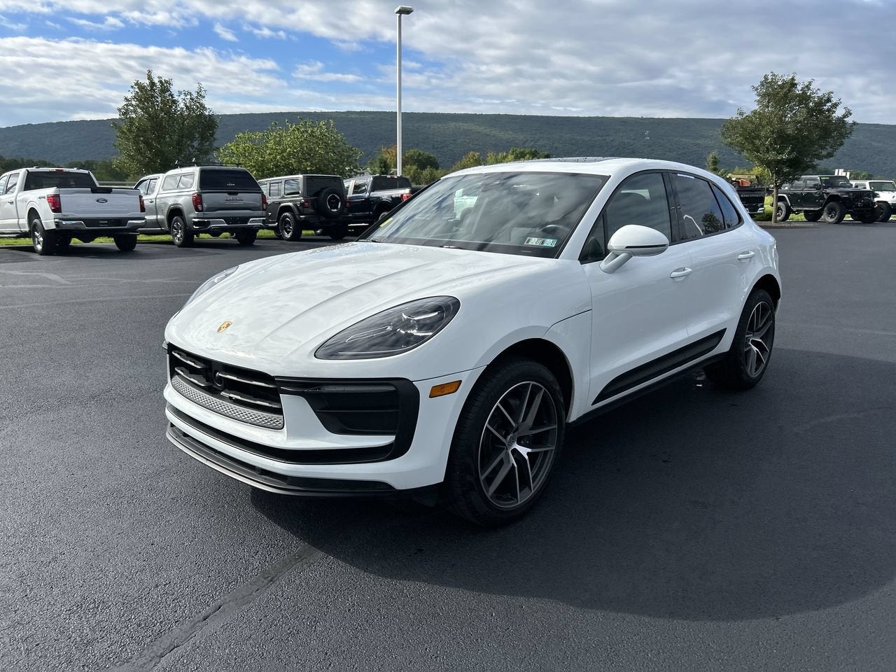 2025 Porsche Macan 4DR AWD