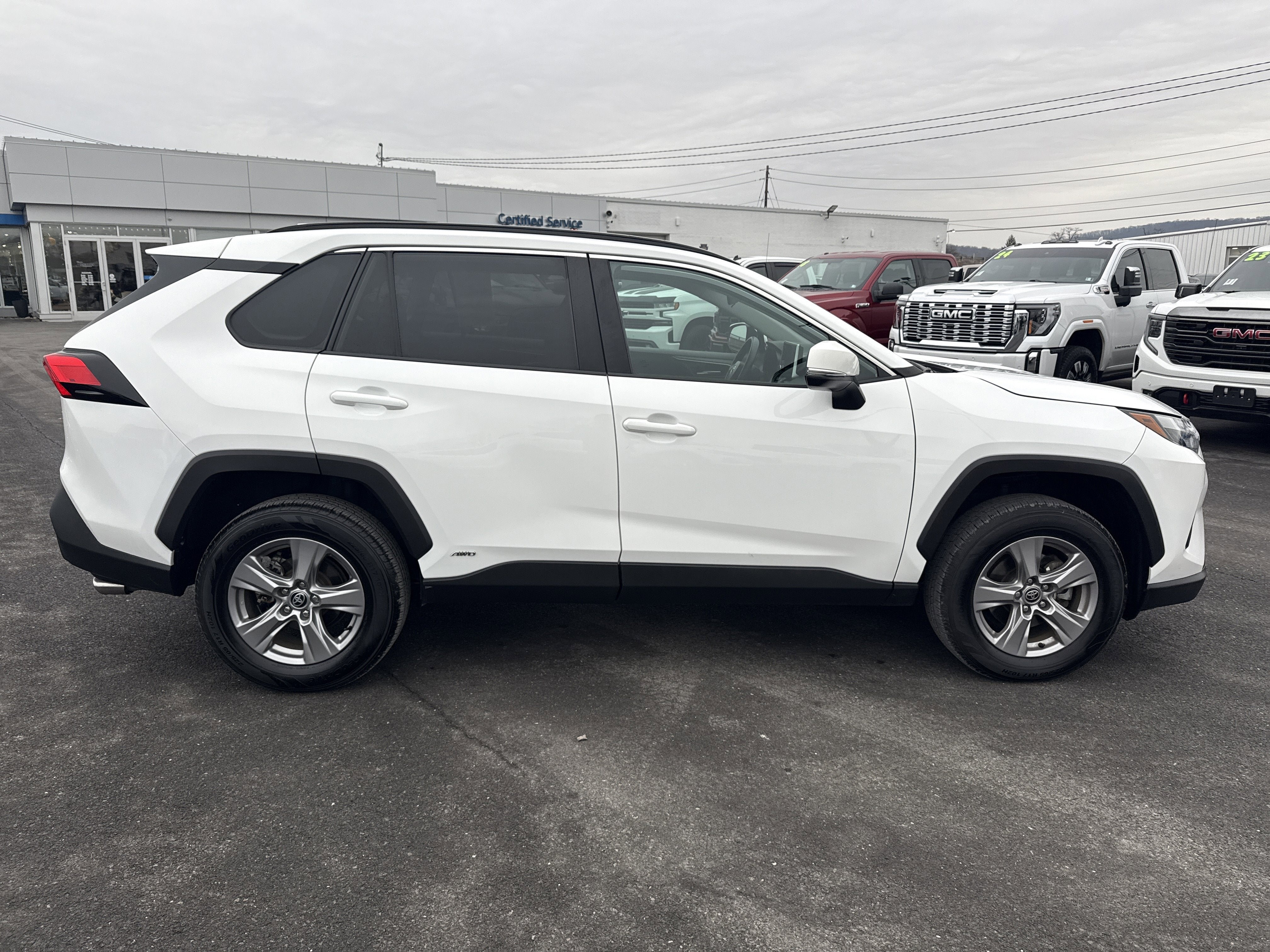 2024 Toyota RAV4 Hybrid XLE