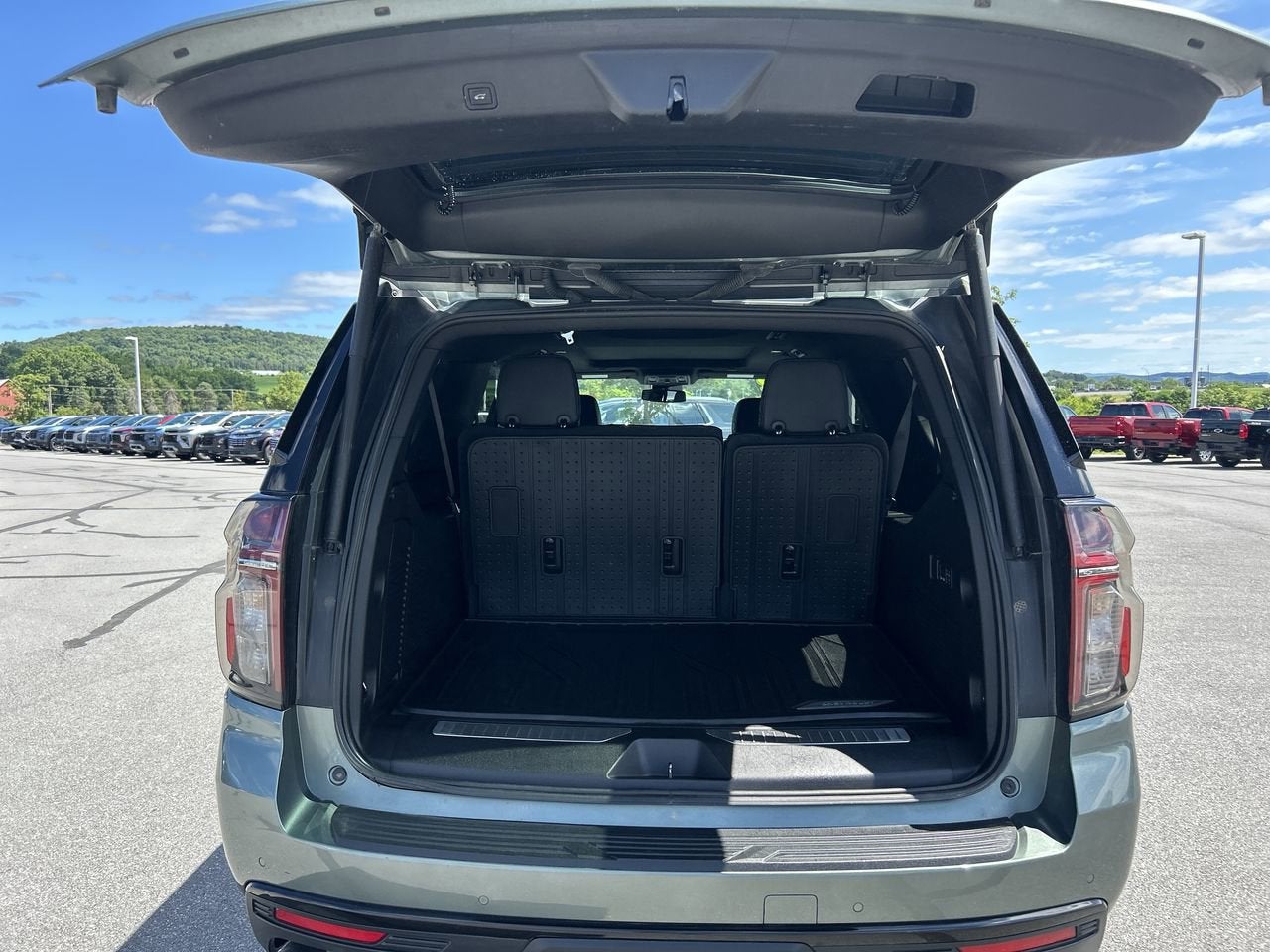 2023 Chevrolet Suburban RST