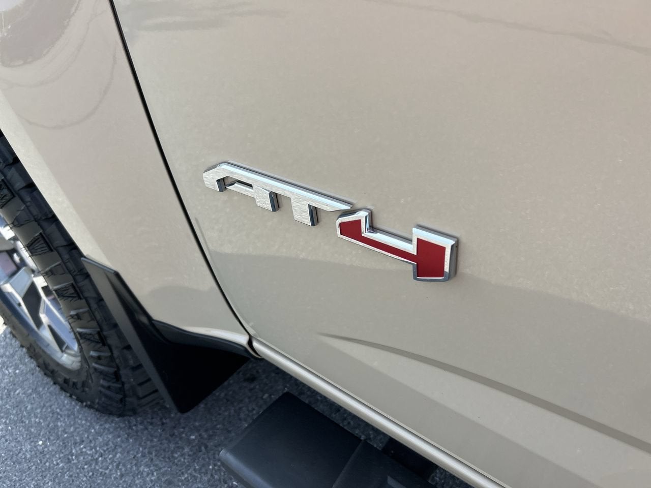 2022 GMC Canyon 4WD AT4 w/Leather