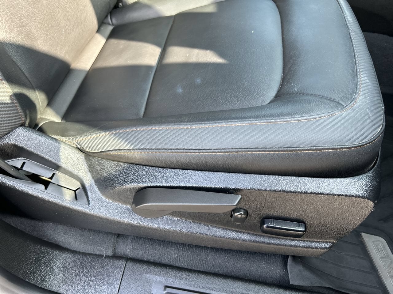 2022 GMC Canyon 4WD AT4 w/Leather
