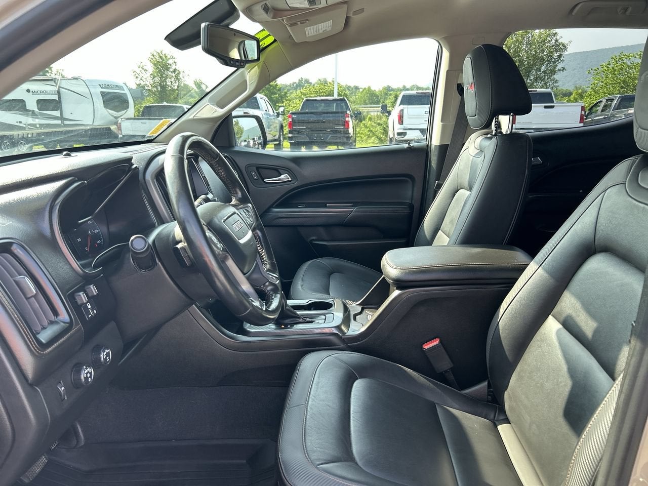 2022 GMC Canyon 4WD AT4 w/Leather