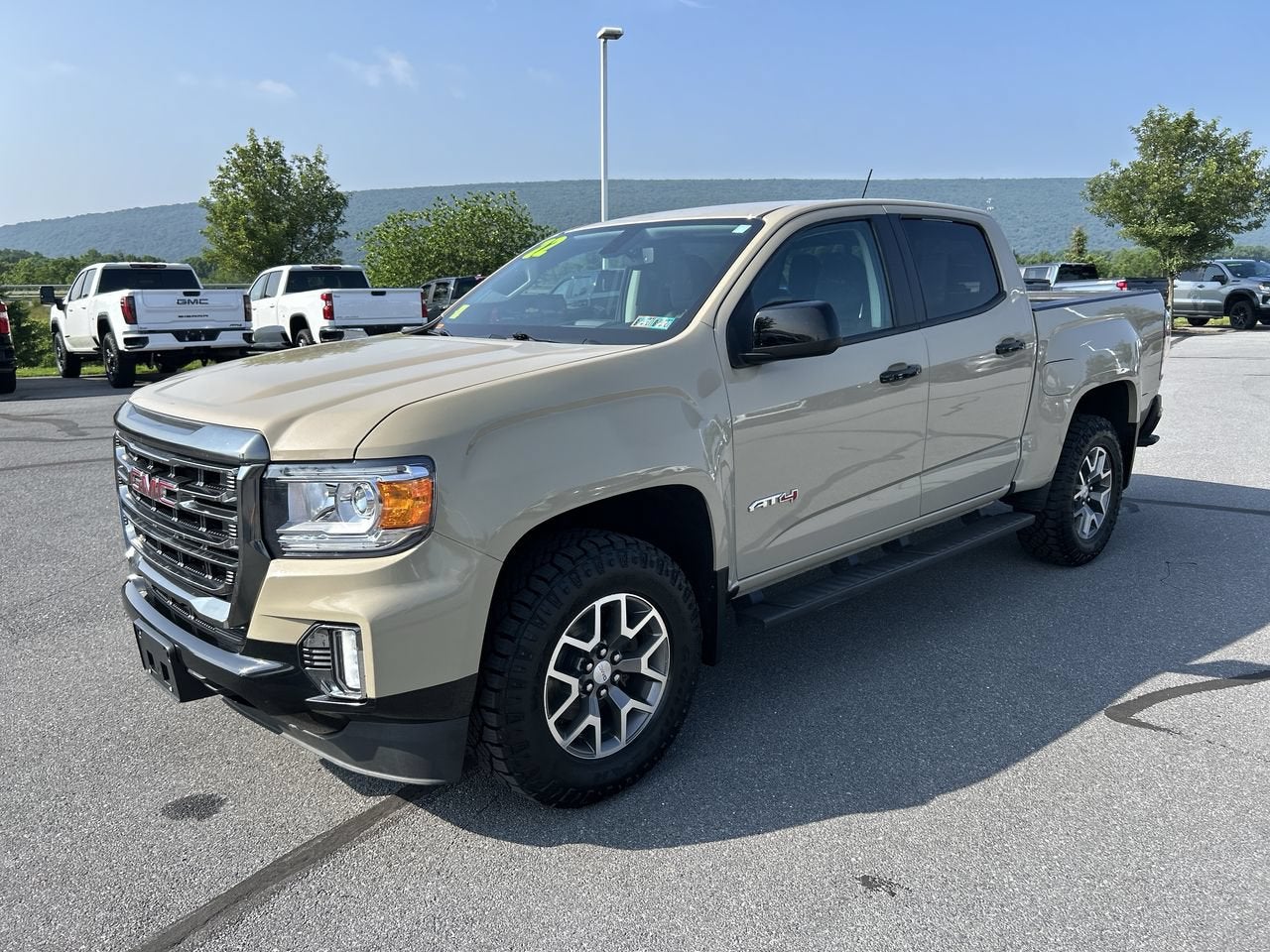 2022 GMC Canyon 4WD AT4 w/Leather