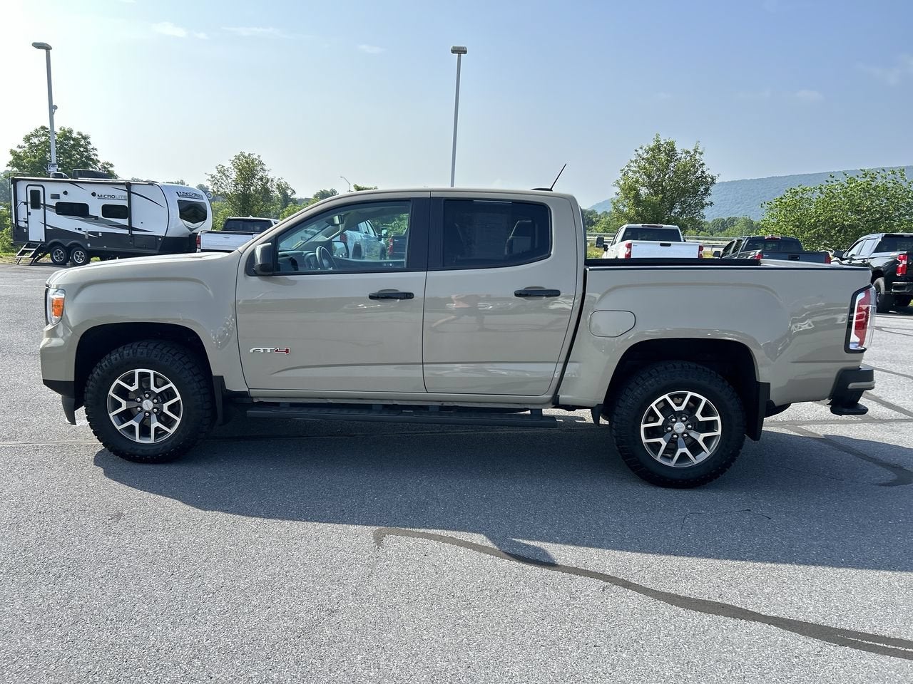 2022 GMC Canyon 4WD AT4 w/Leather