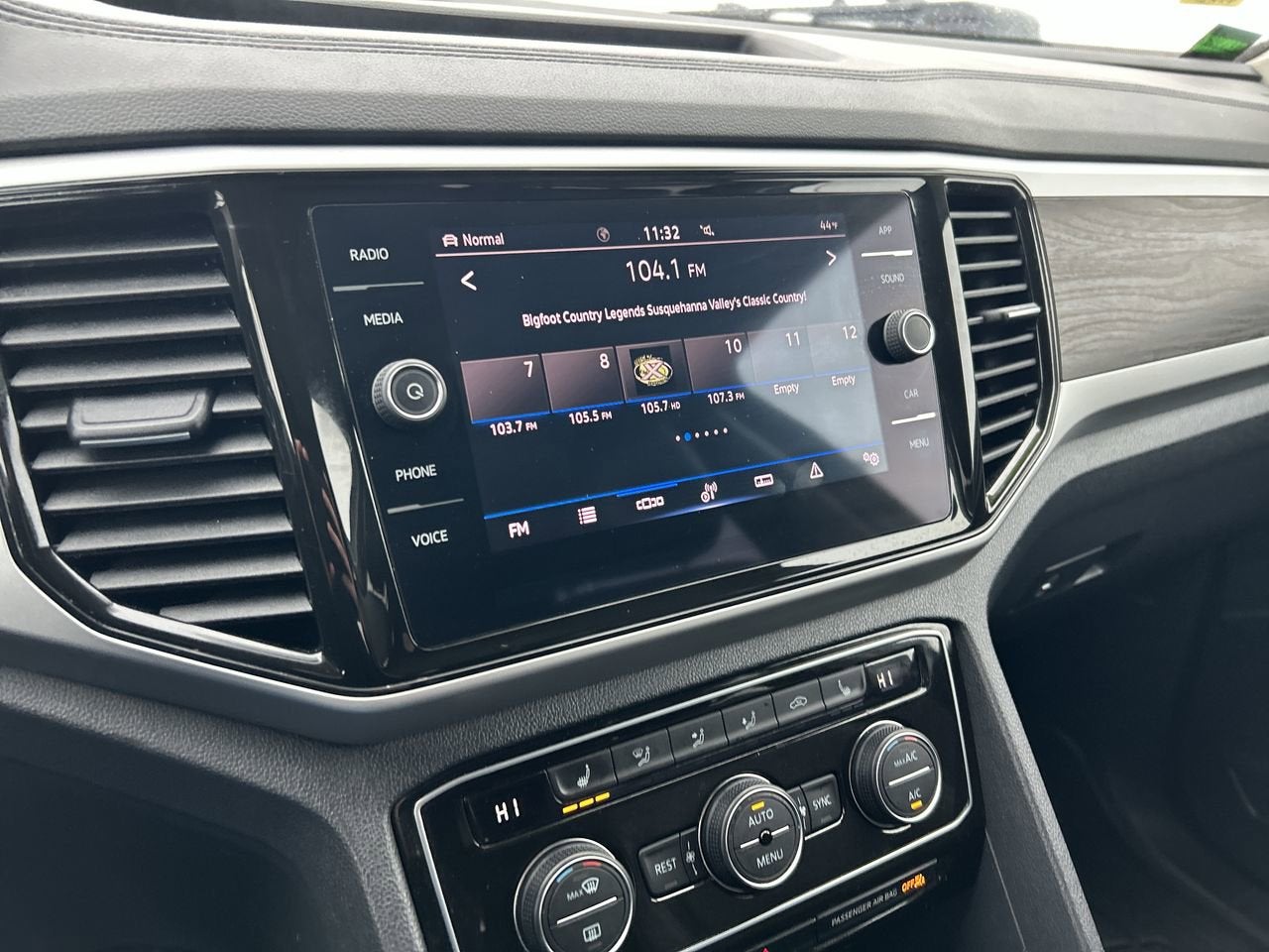 2022 Volkswagen Atlas 3.6L V6 SE w/Technology