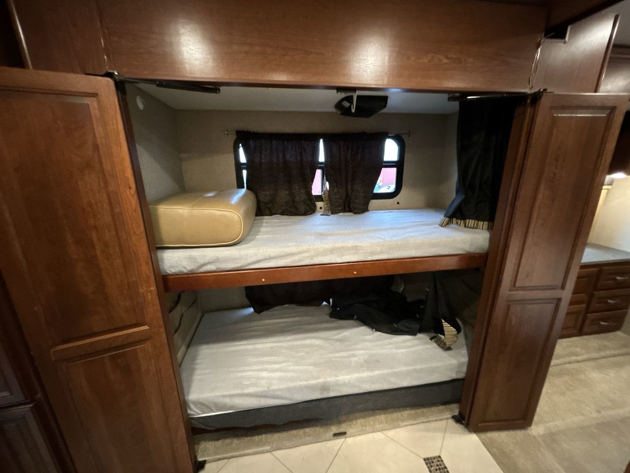 2015 FOREST RIVER BERKSHIRE XL 40BH