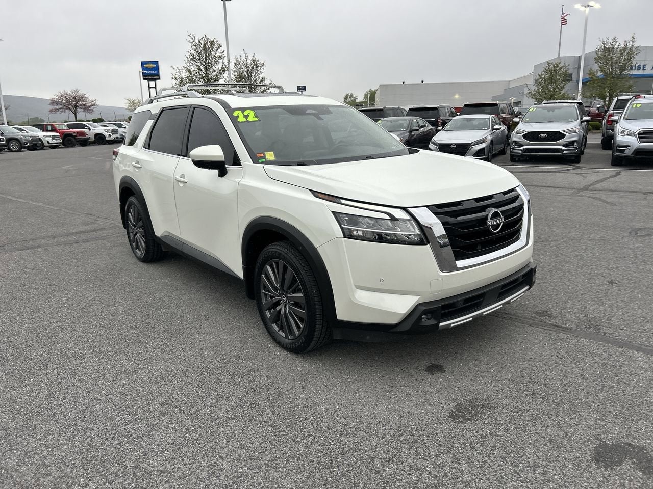 2022 Nissan Pathfinder SL